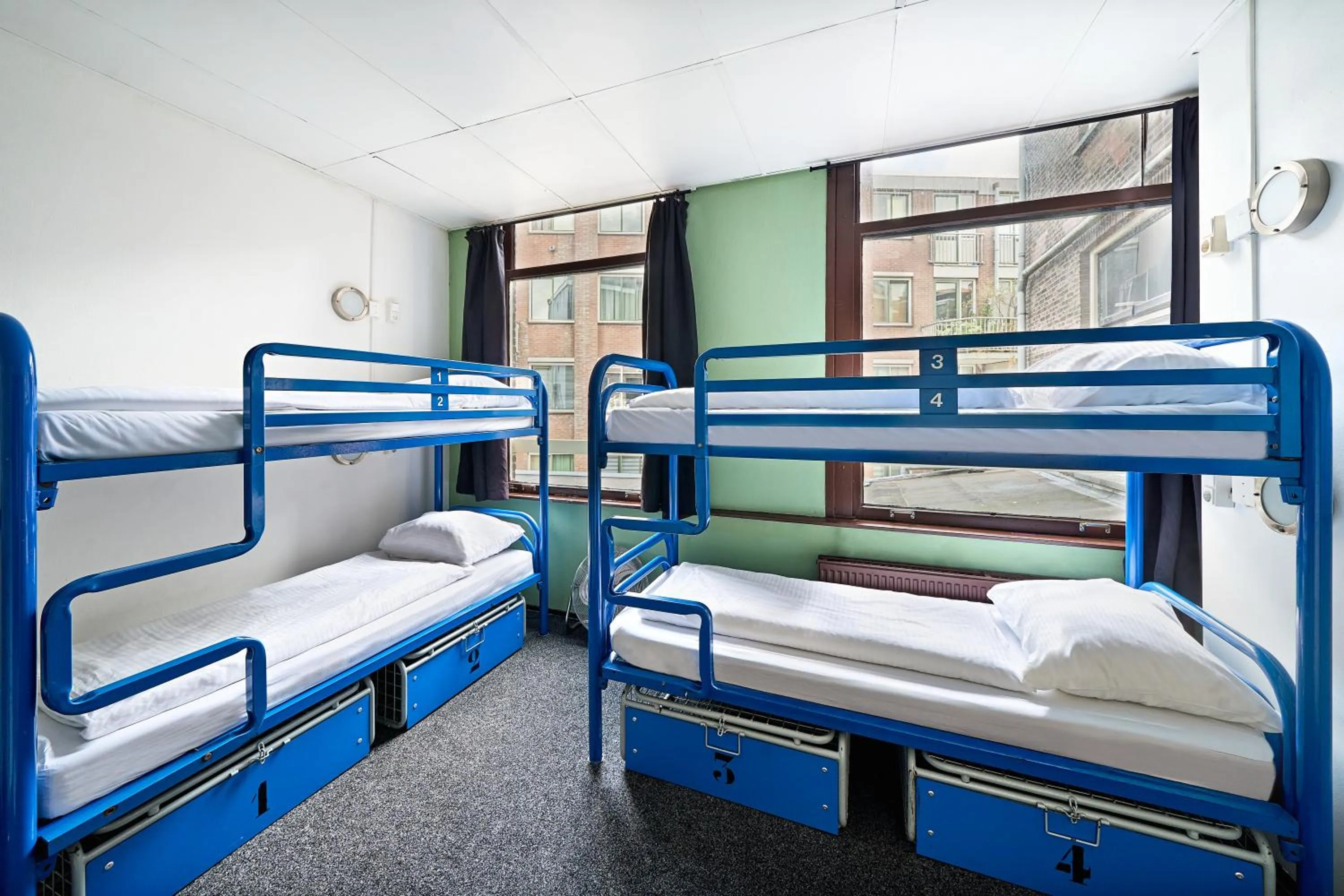 Bedroom, Bed in Flying Pig Downtown