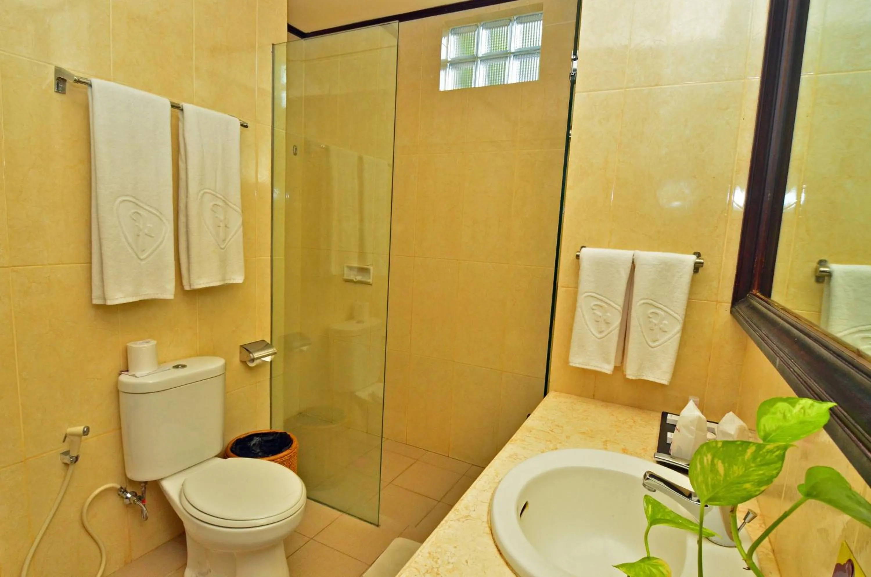 Shower in Inna Sindhu Beach Hotel & Resort