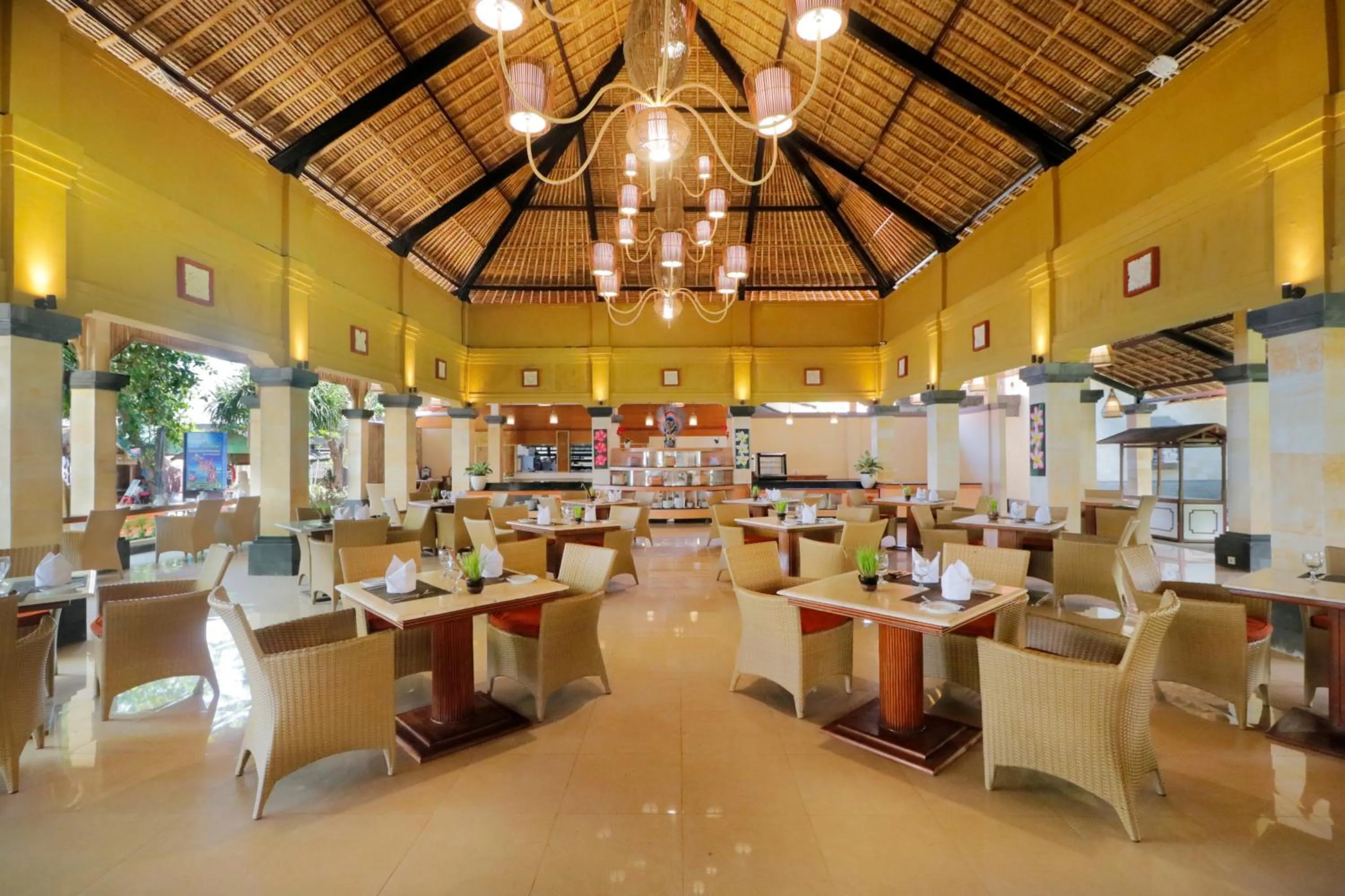 Restaurant/places to eat in Inna Sindhu Beach Hotel & Resort