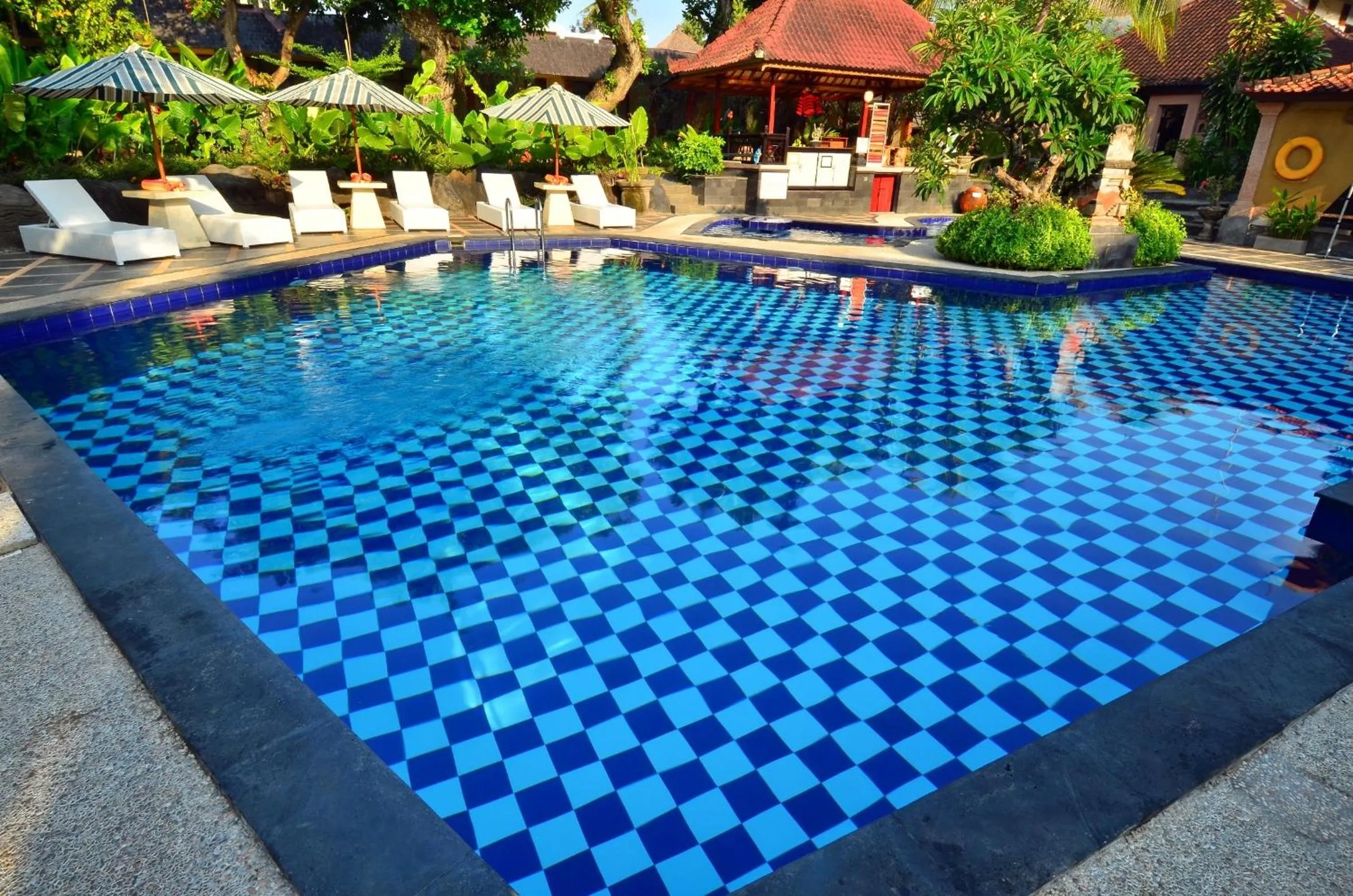 Swimming pool in Inna Sindhu Beach Hotel & Resort