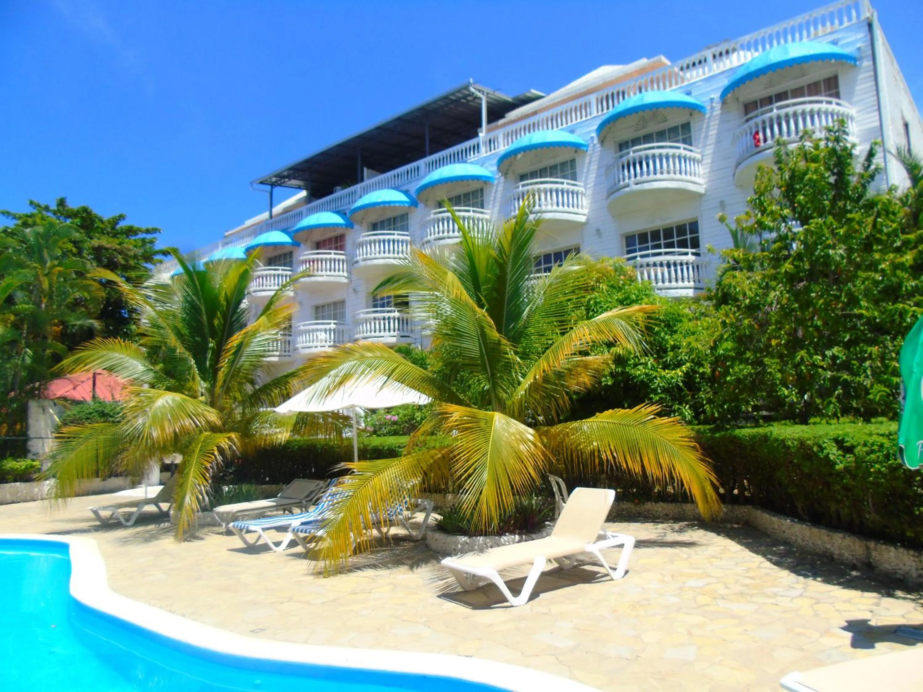 Swimming pool in Piergiorgio Palace Hotel