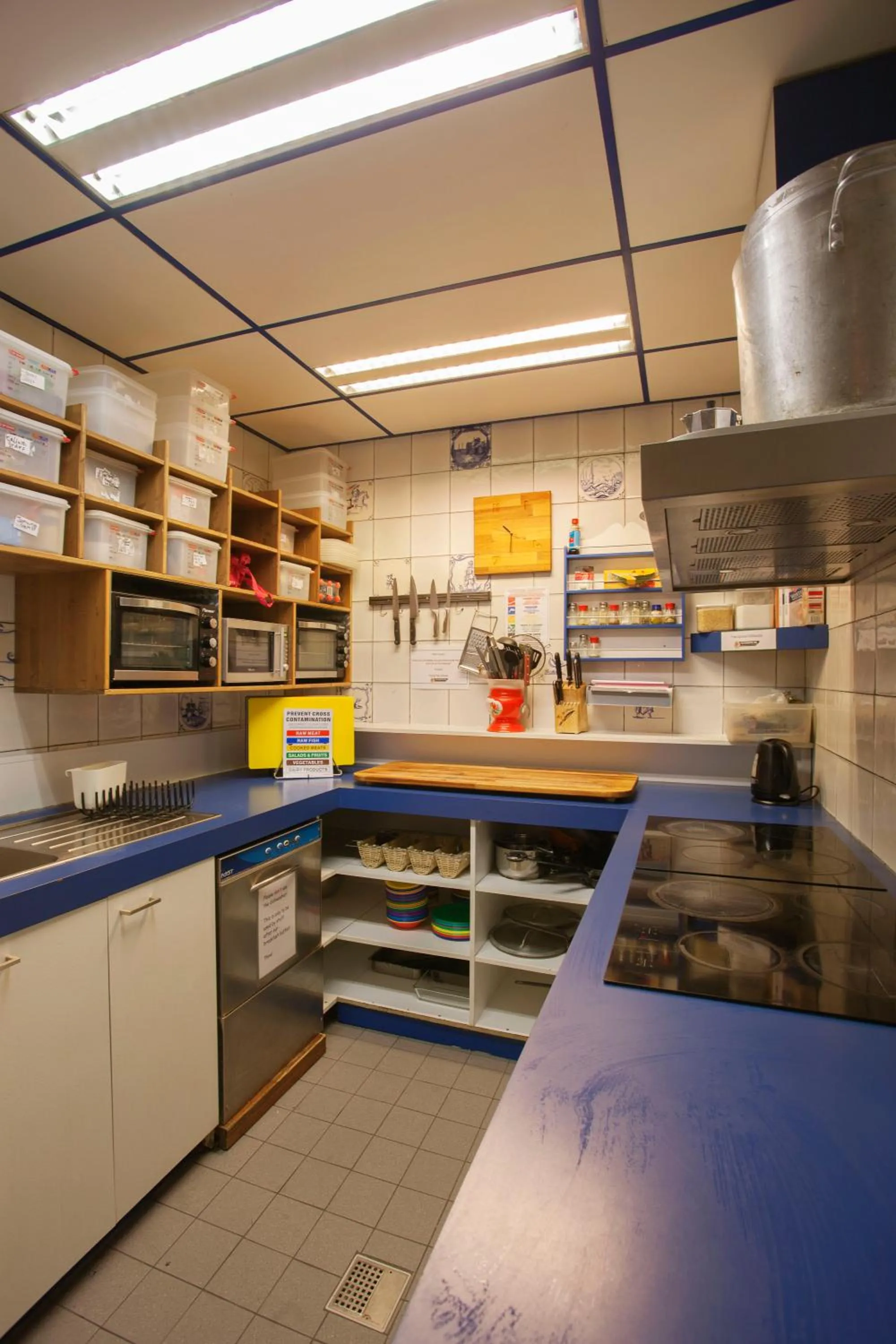 Communal kitchen in Flying Pig Uptown