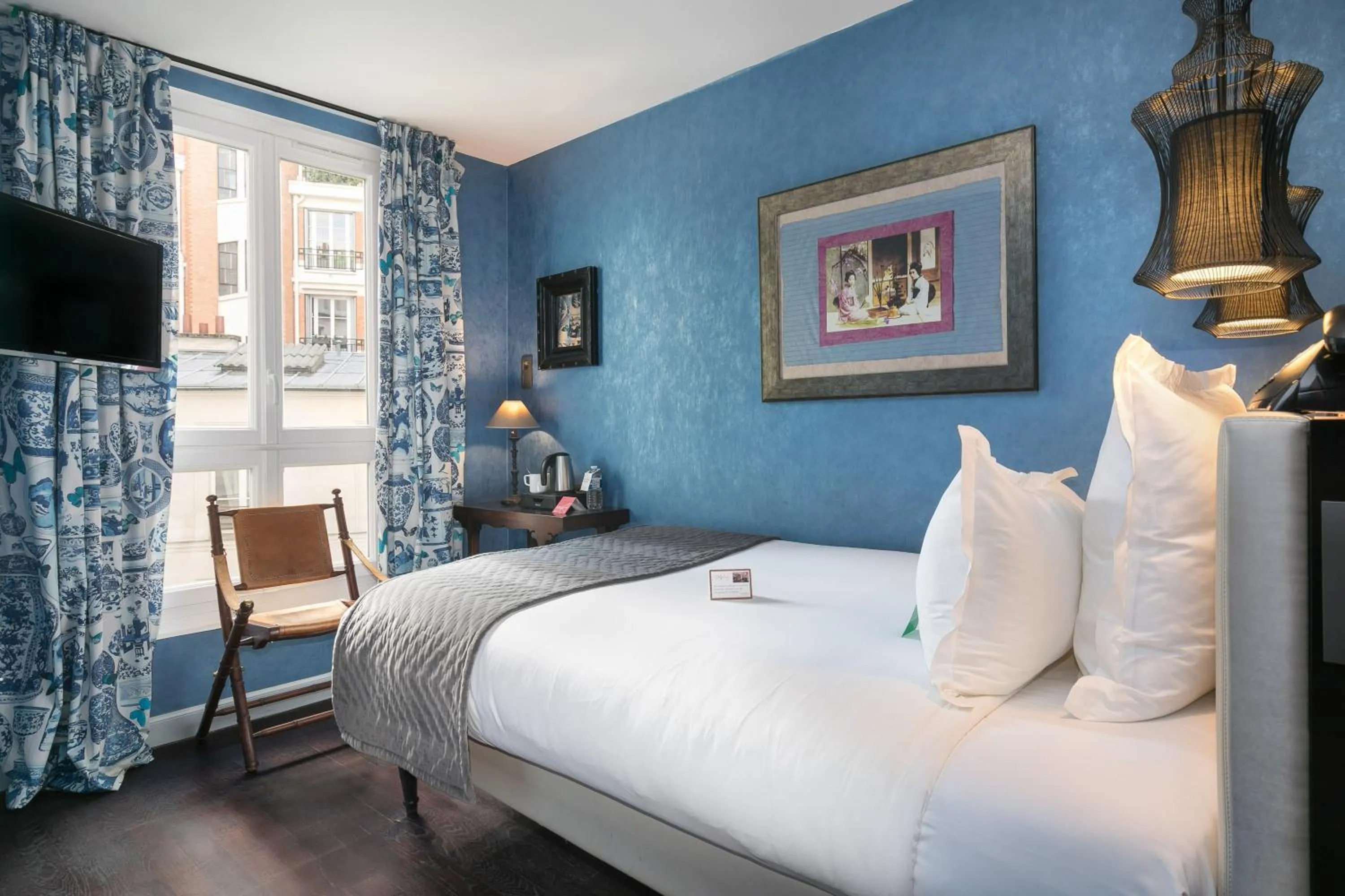 Photo of the whole room, Bed in R. Kipling by Happyculture