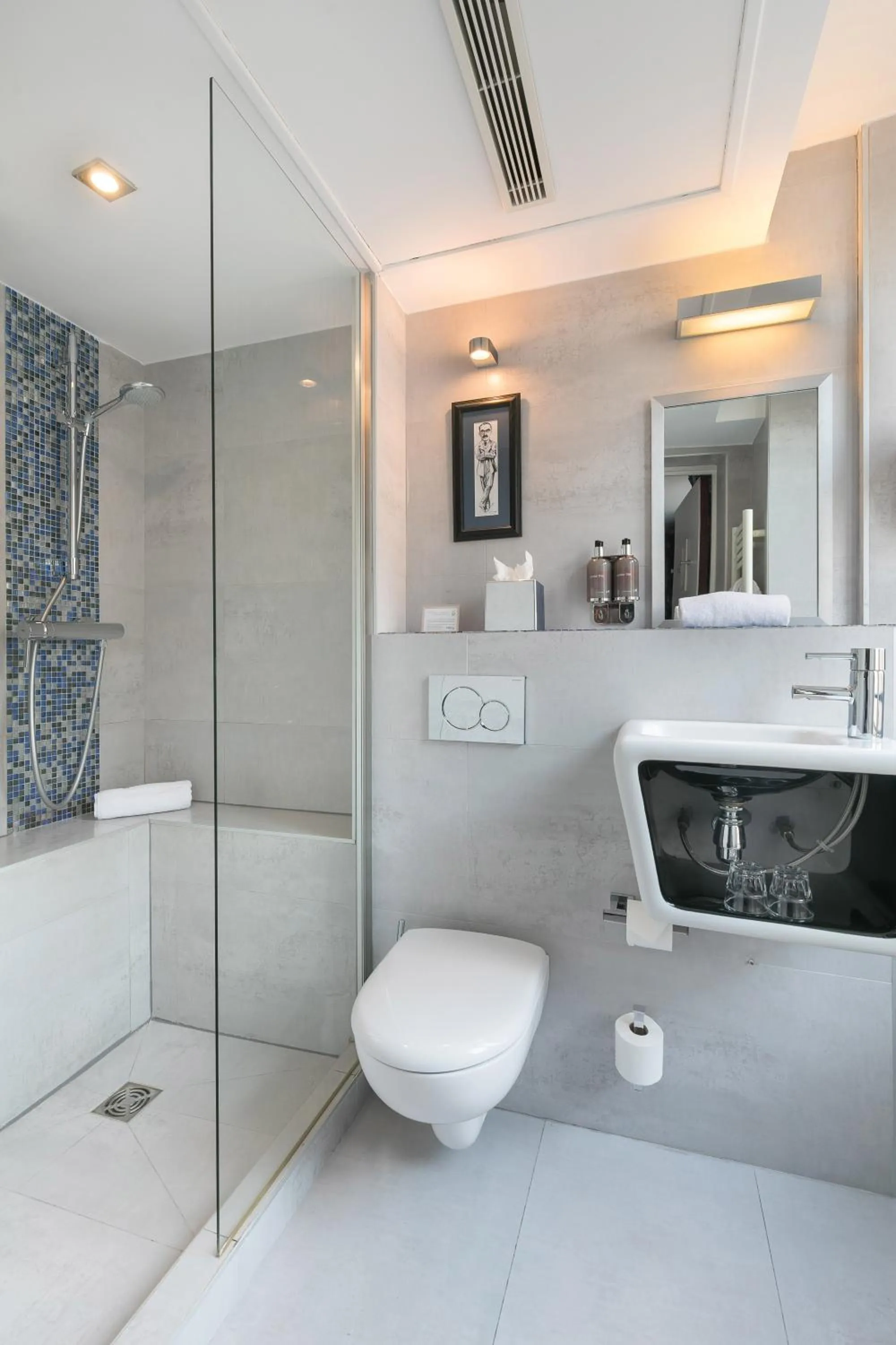 Shower in R. Kipling by Happyculture