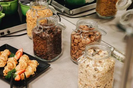 Food and drinks in Outlet Hotel