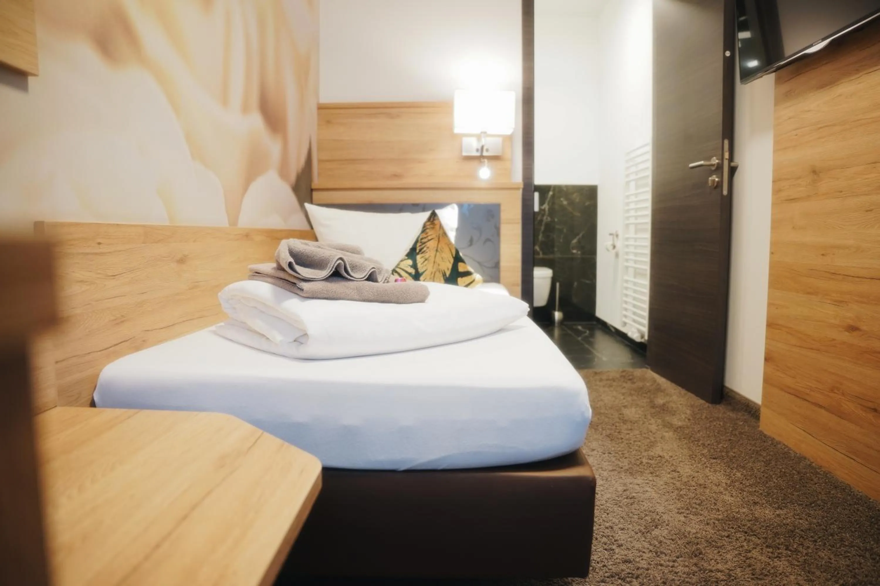 Photo of the whole room in Outlet Hotel