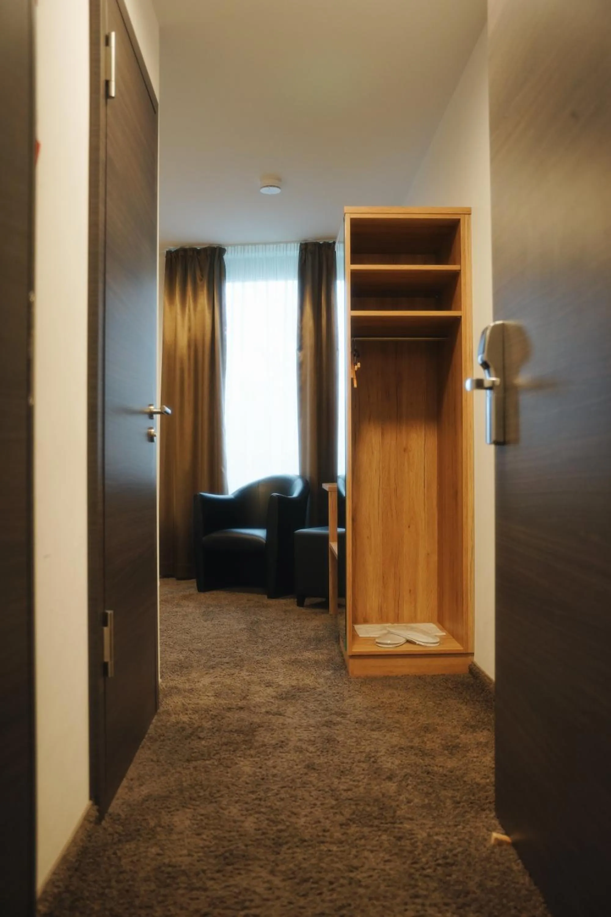 Photo of the whole room in Outlet Hotel