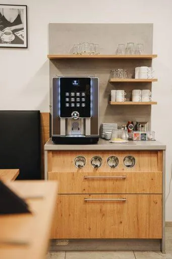 Coffee/tea facilities in Outlet Hotel