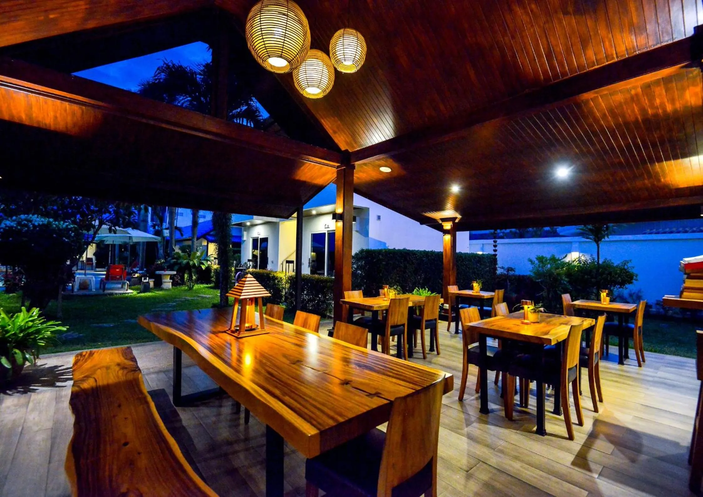 Restaurant/places to eat in Phuket Airport Hotel
