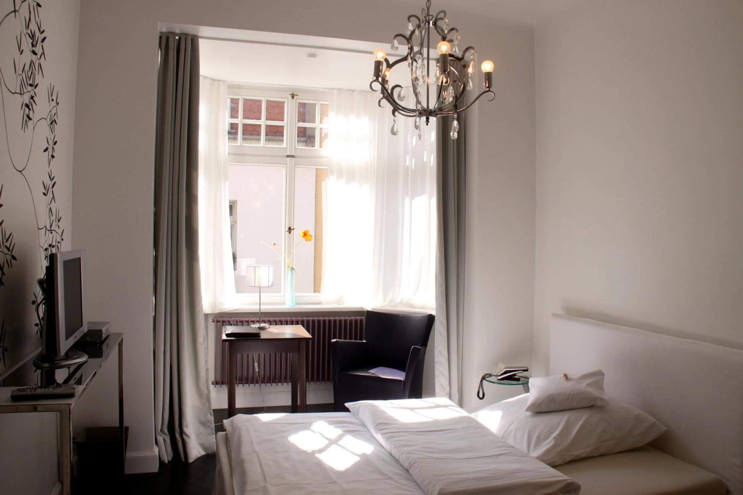 Photo of the whole room, Bed in Hotel Heidelberg Astoria