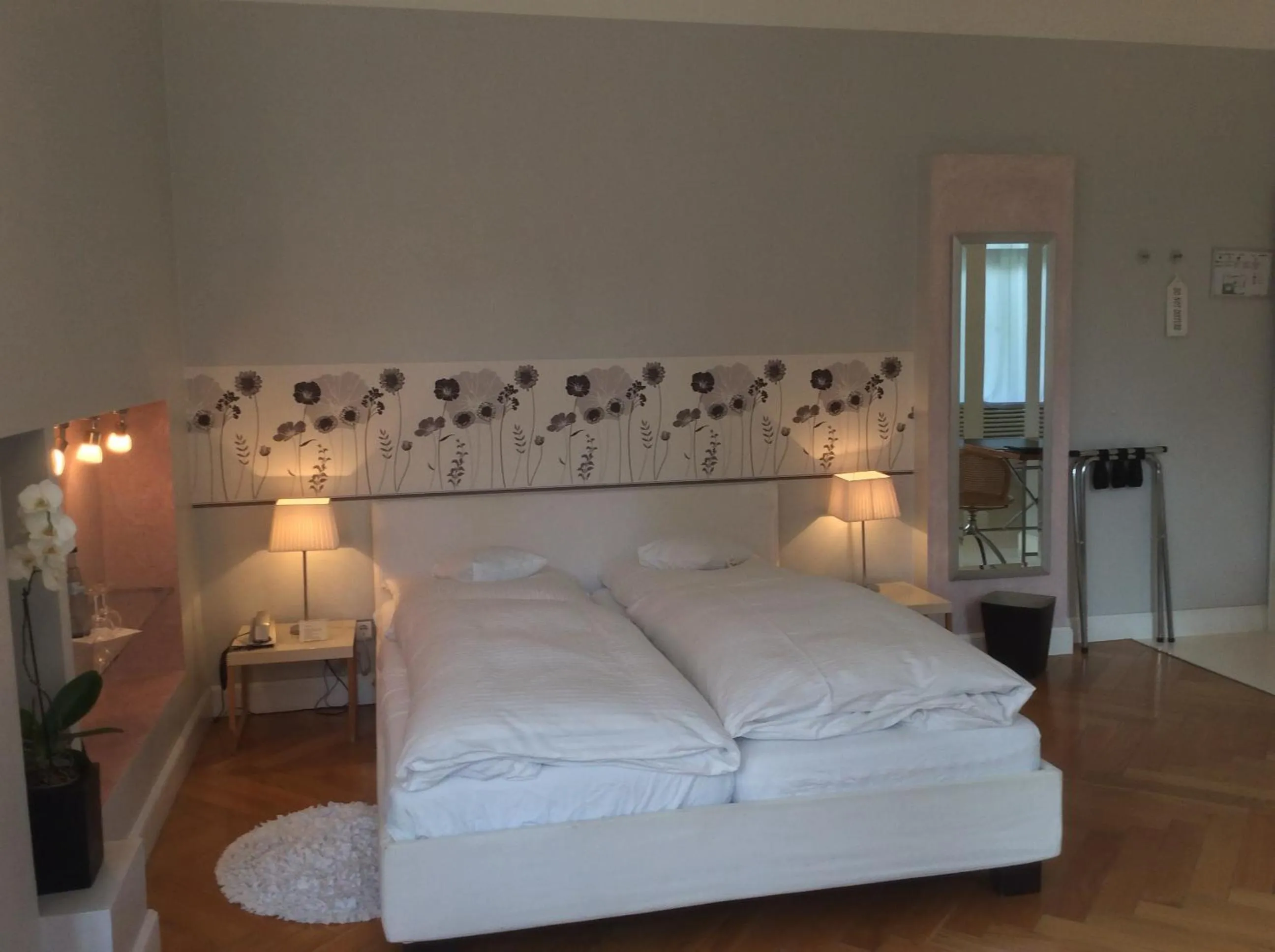 Photo of the whole room, Bed in Hotel Heidelberg Astoria