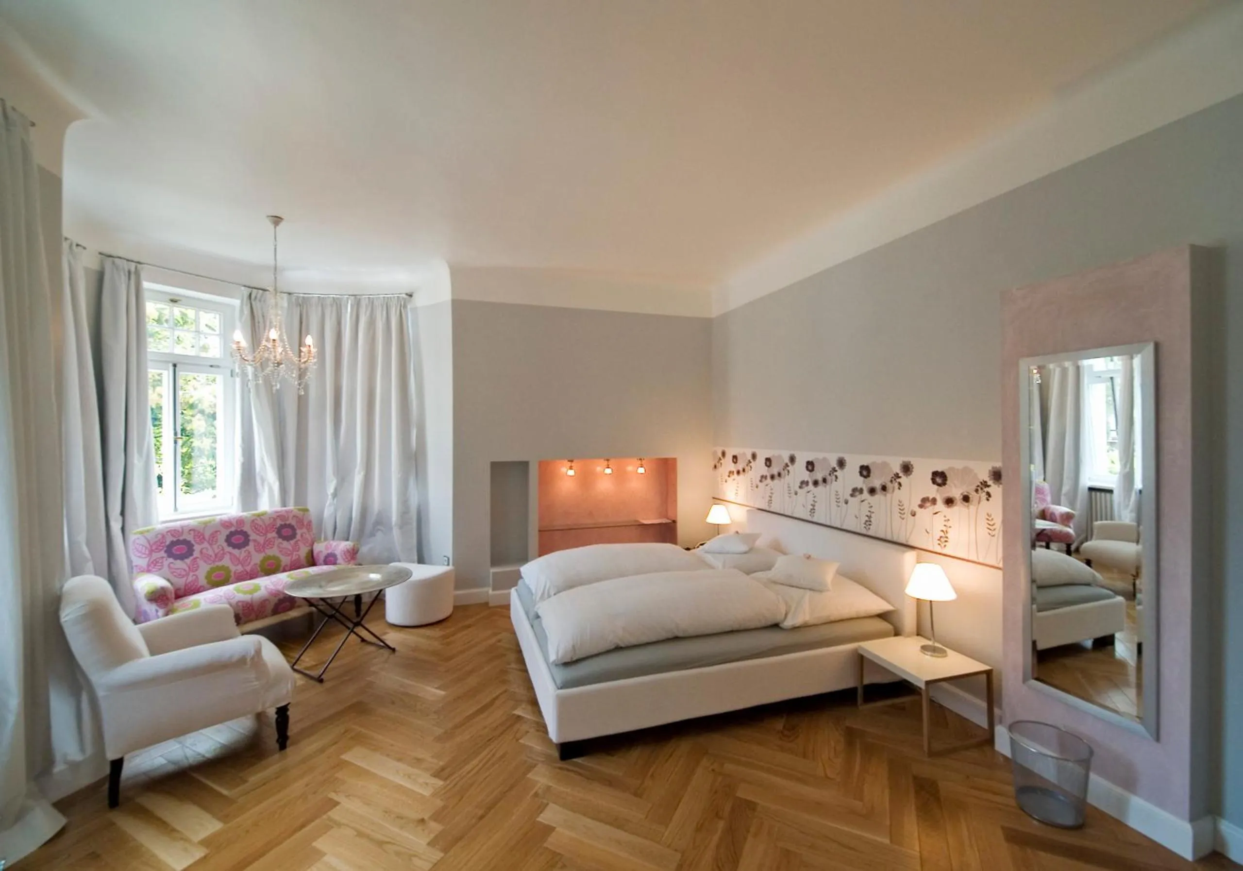 Photo of the whole room, Bed in Hotel Heidelberg Astoria