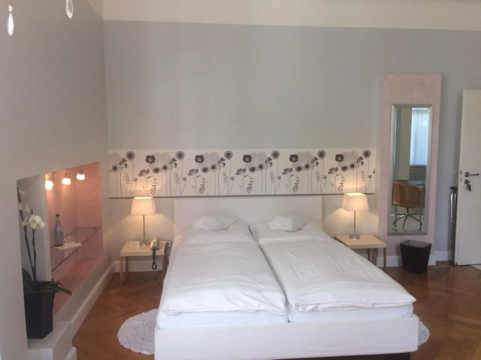 Photo of the whole room, Bed in Hotel Heidelberg Astoria