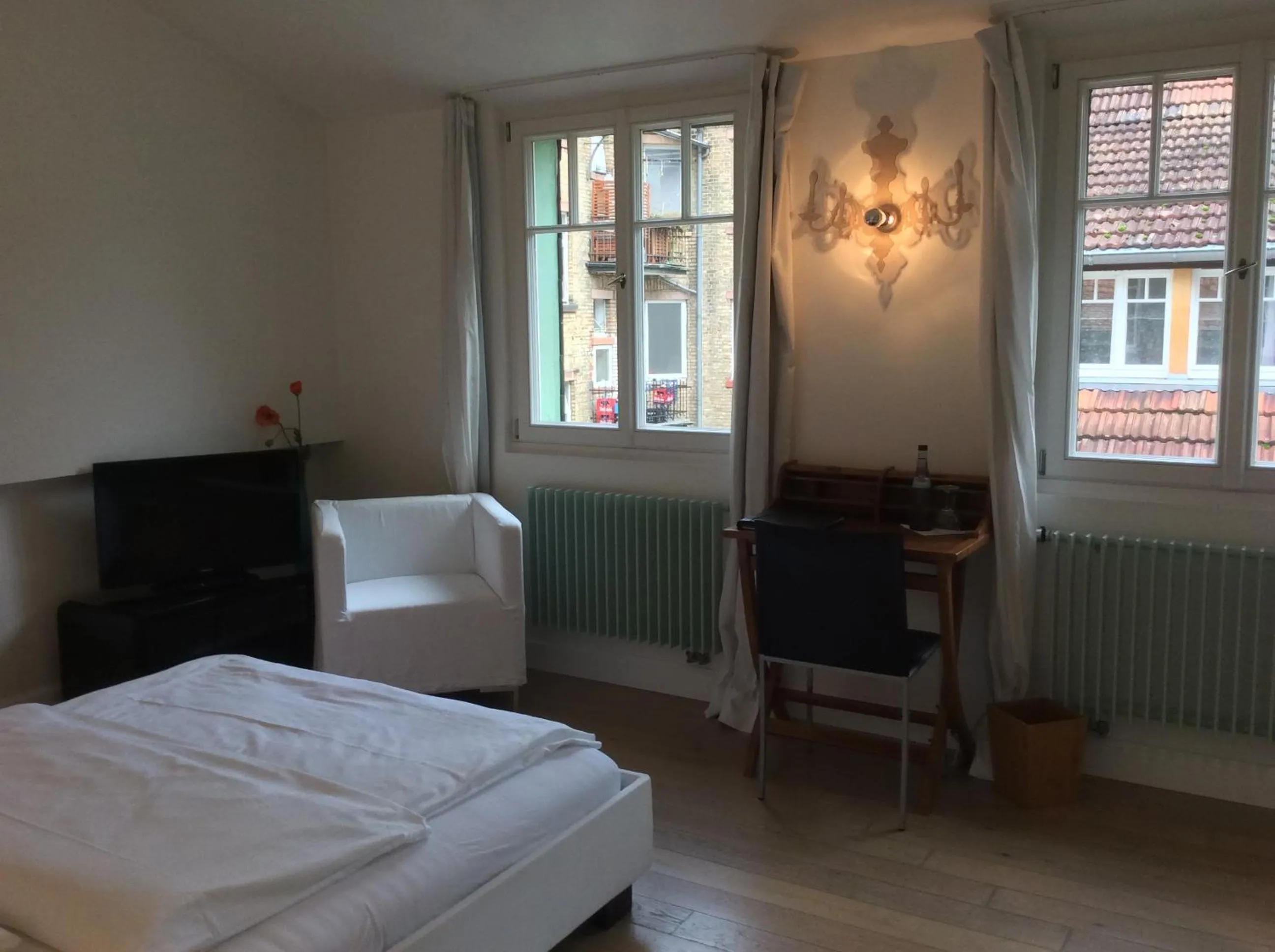 Photo of the whole room, Bed in Hotel Heidelberg Astoria