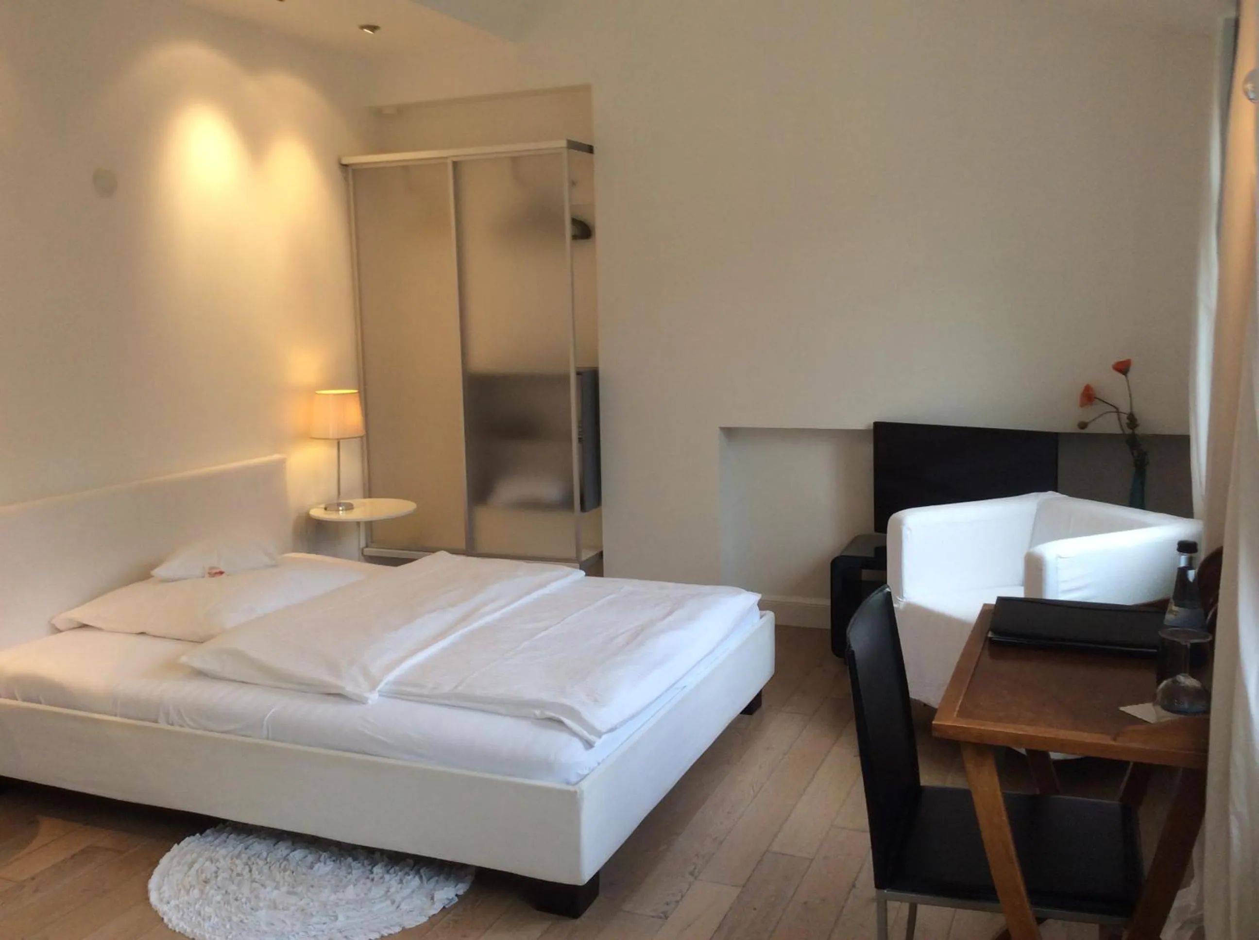 Photo of the whole room, Bed in Hotel Heidelberg Astoria