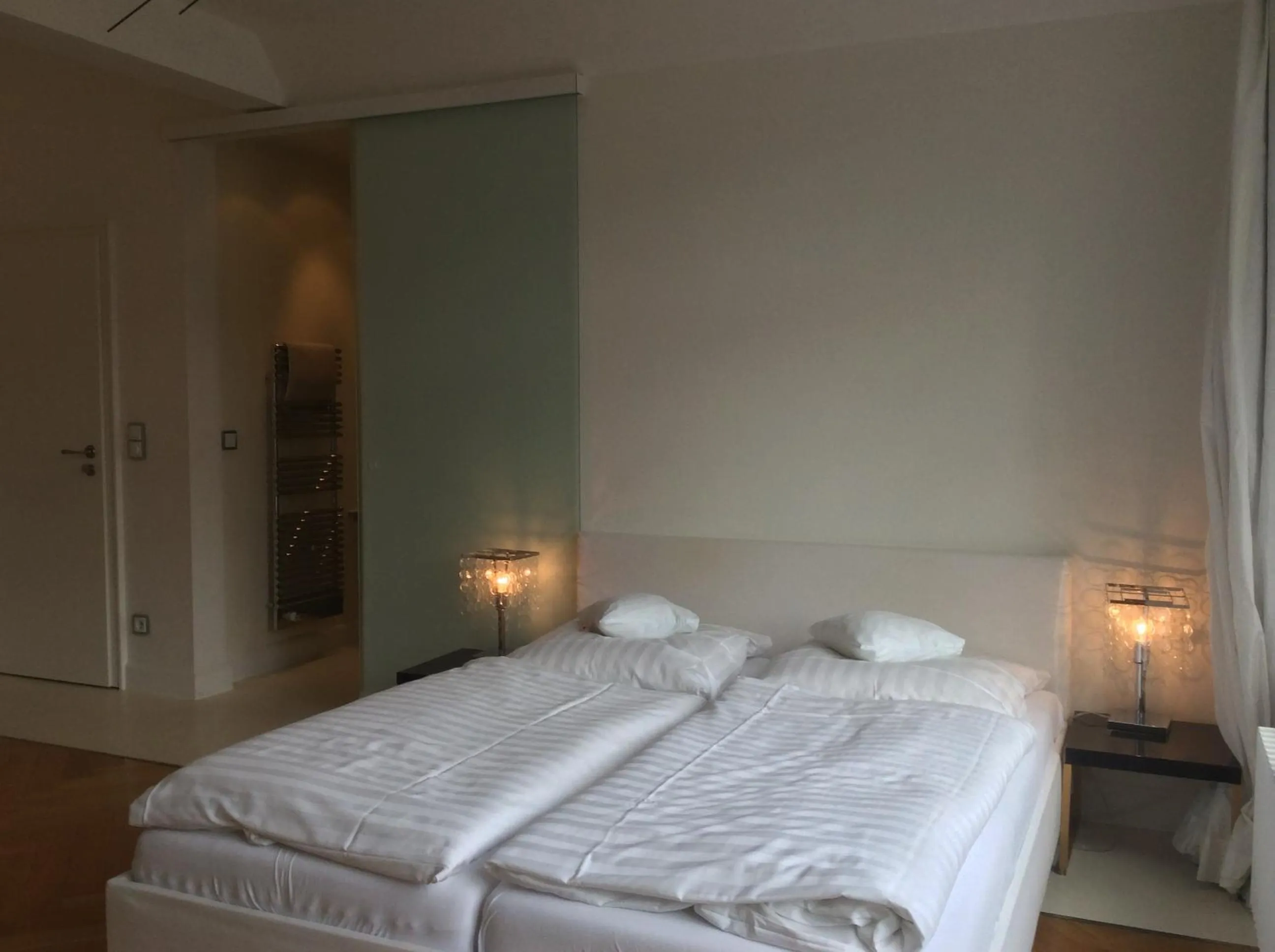 Photo of the whole room, Bed in Hotel Heidelberg Astoria