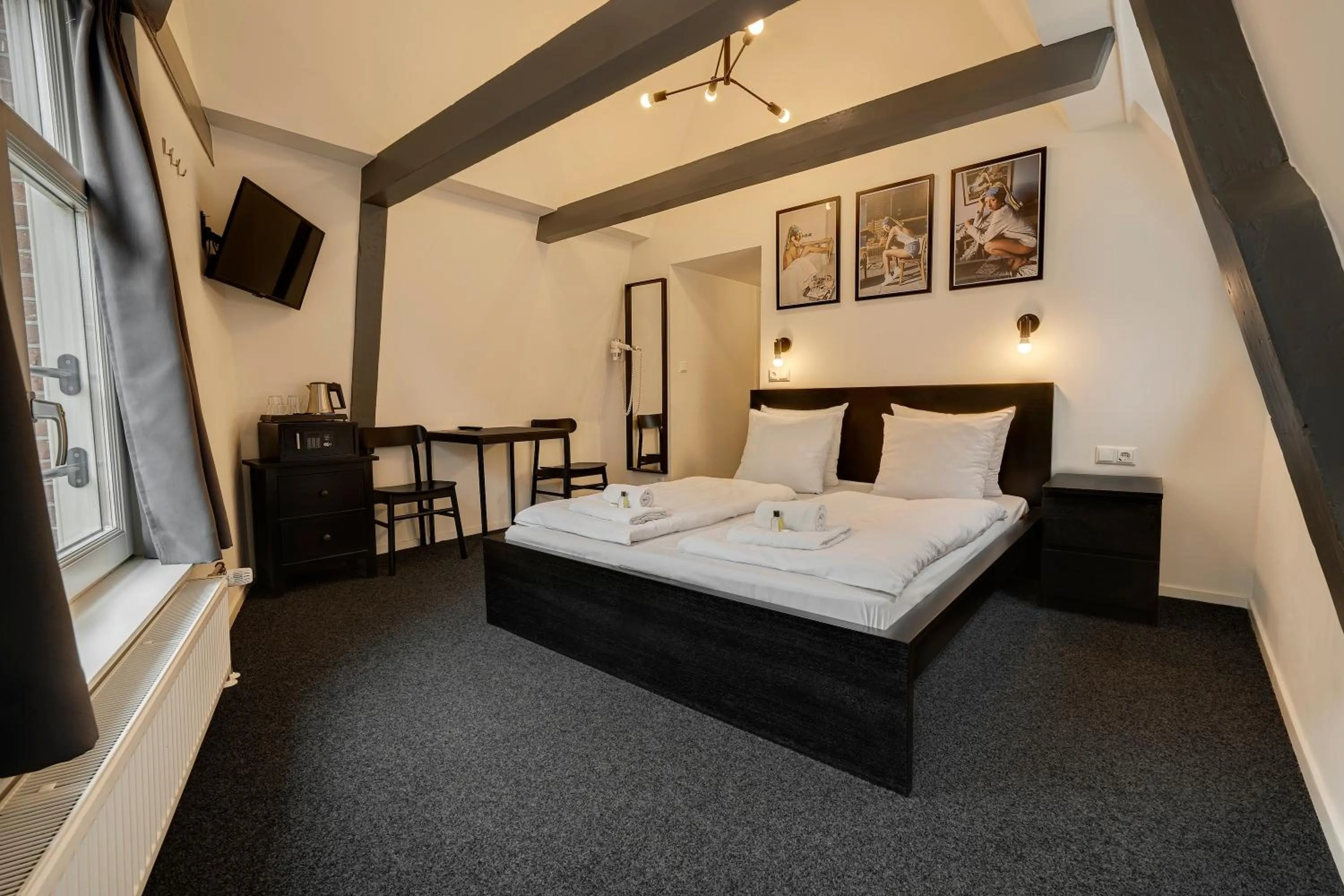 Bedroom, Bed in St Christopher's Inn Amsterdam - The Winston