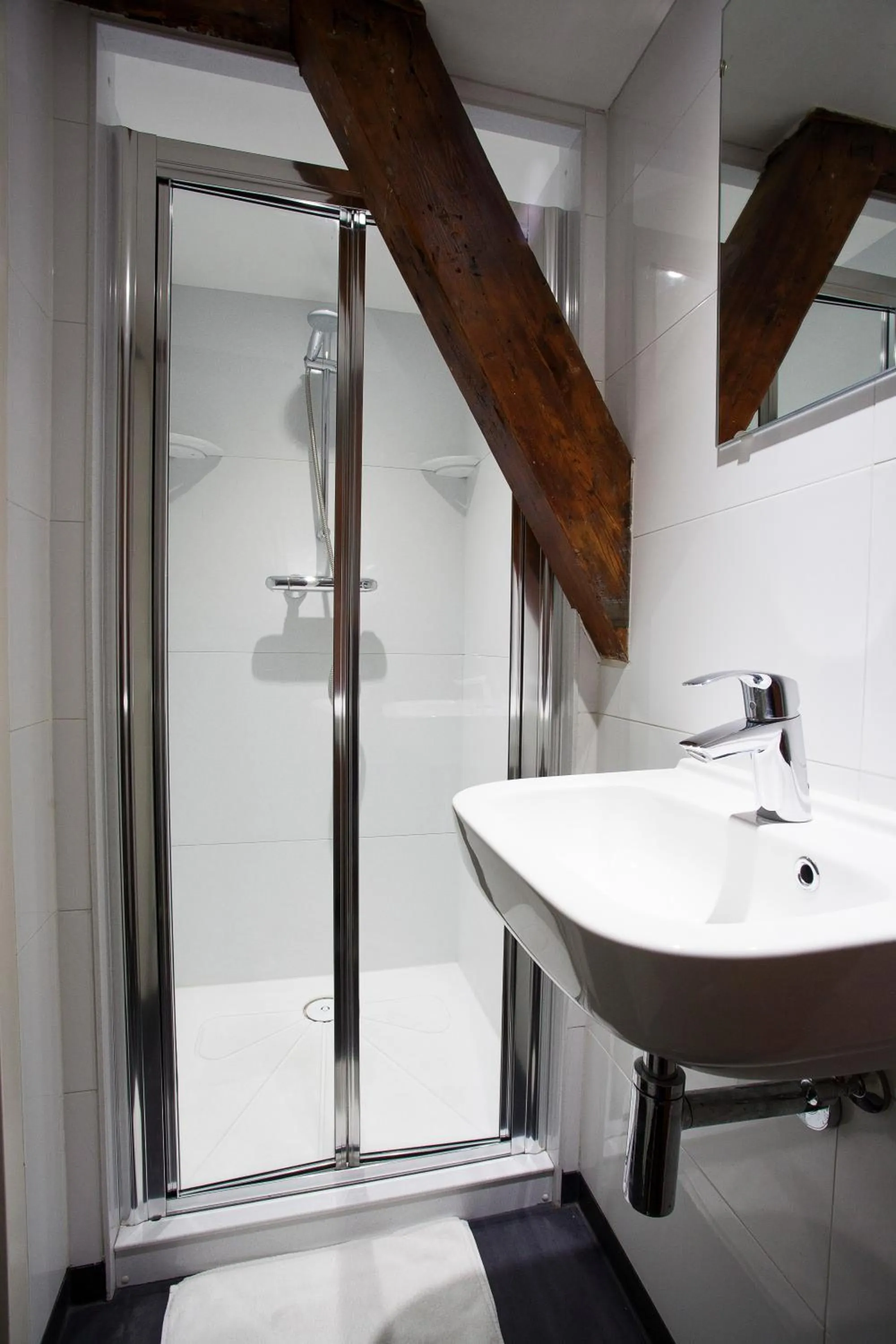 Bathroom in St Christopher's Inn Amsterdam - The Winston