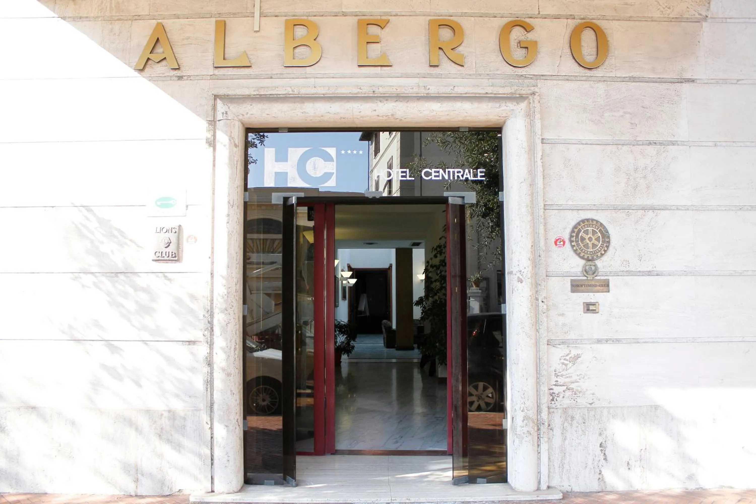 Facade/entrance in Hotel Centrale