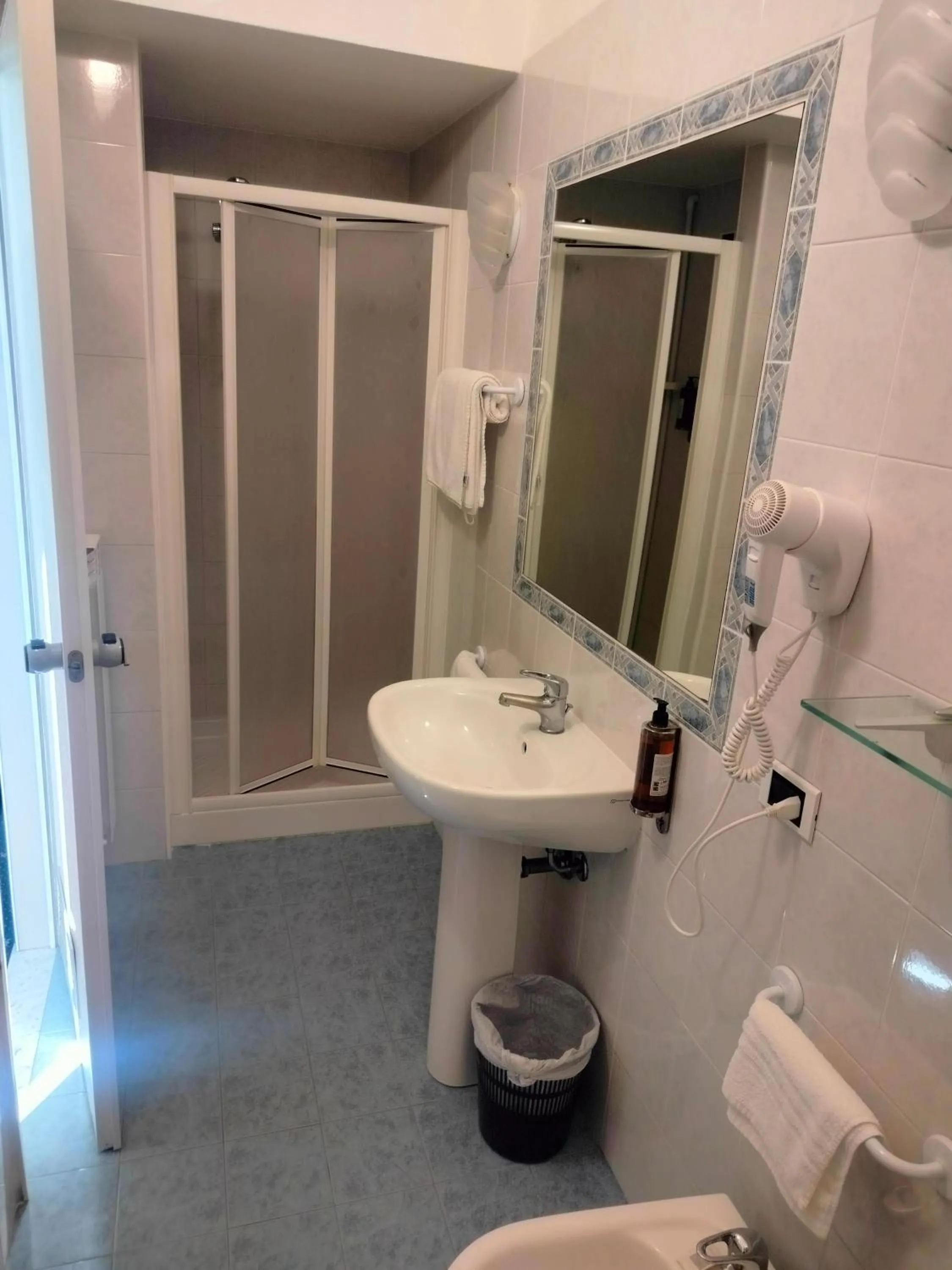 Shower in Hotel Centrale