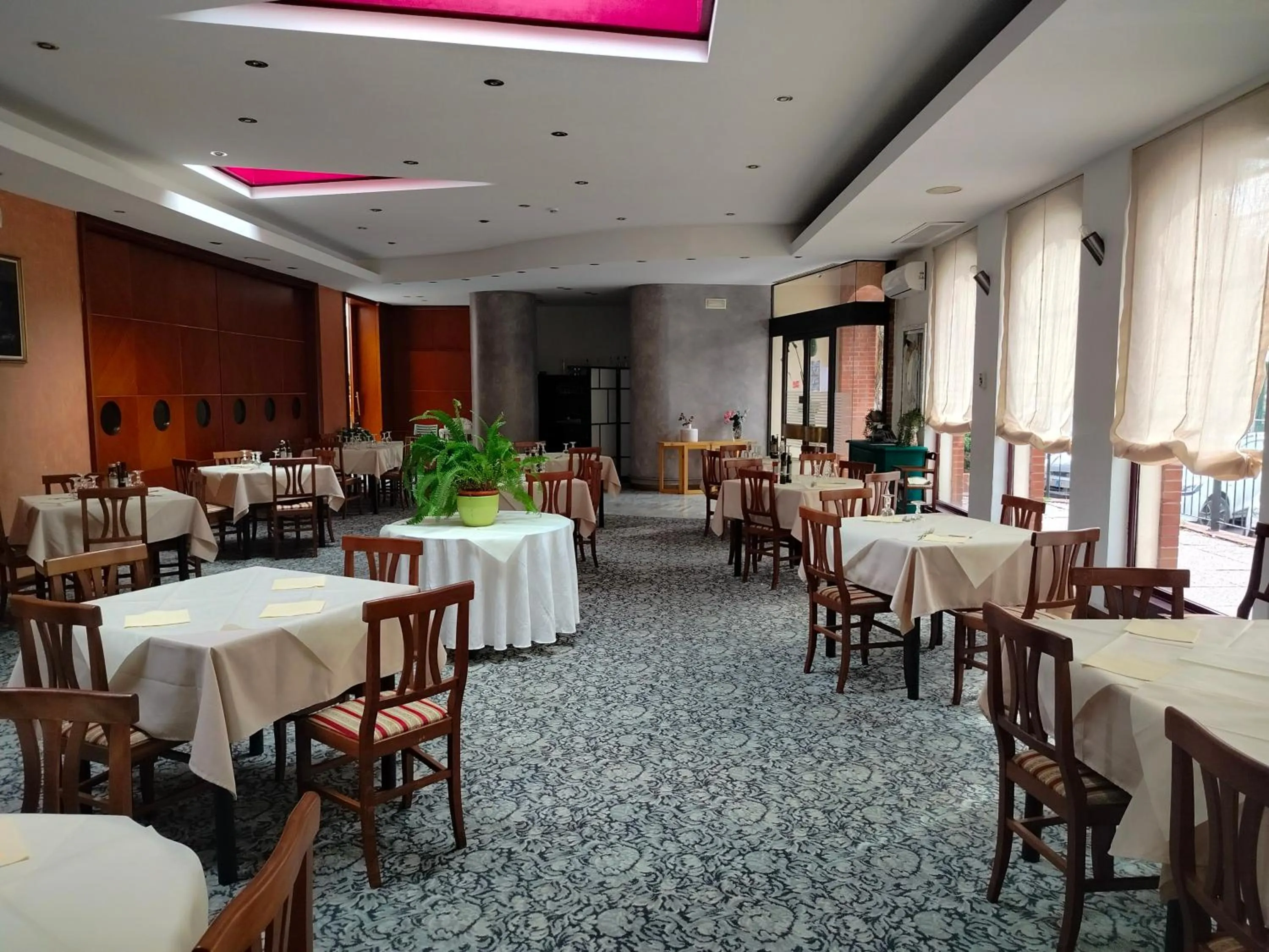 Restaurant/places to eat in Hotel Centrale