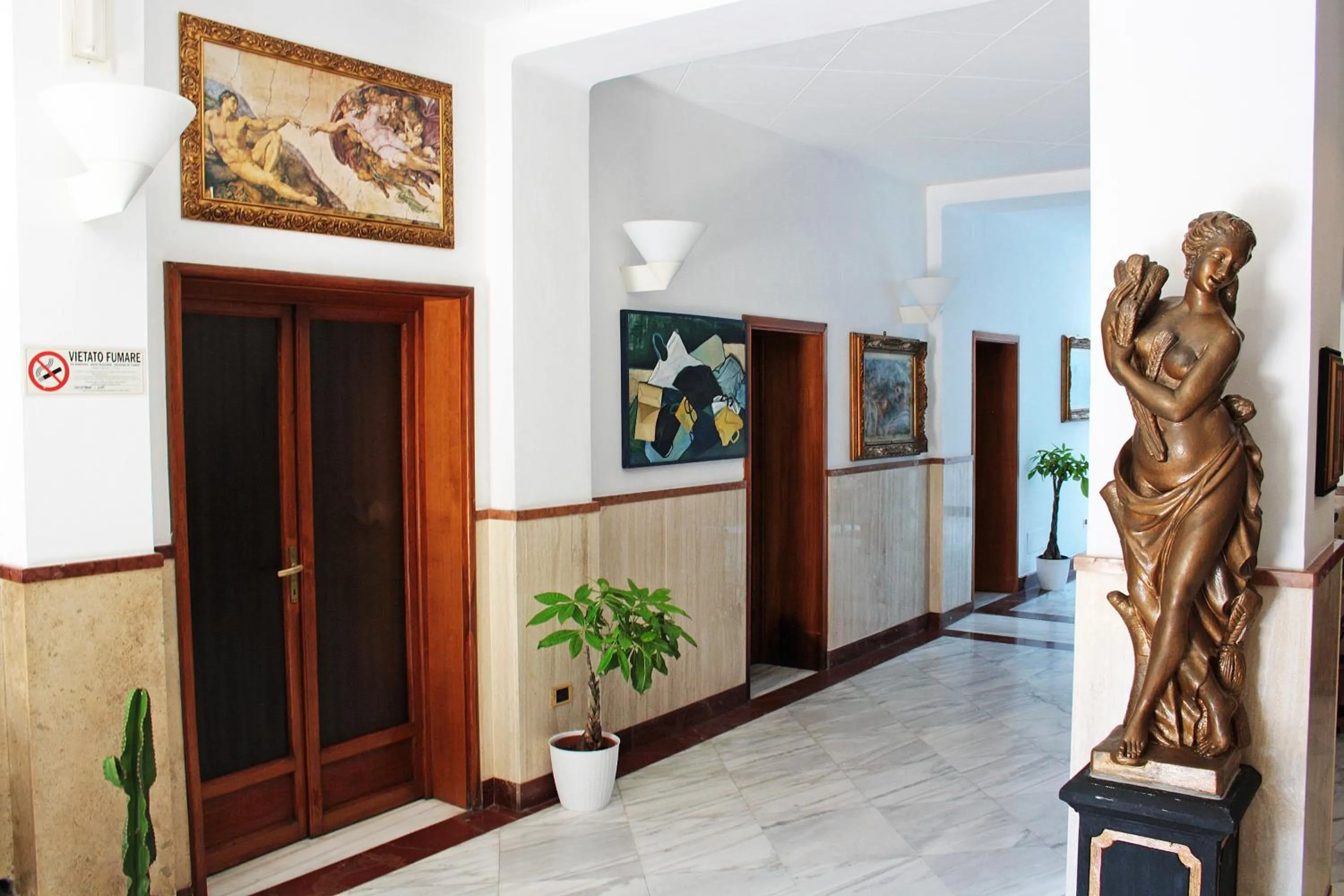 Communal lounge/ TV room in Hotel Centrale