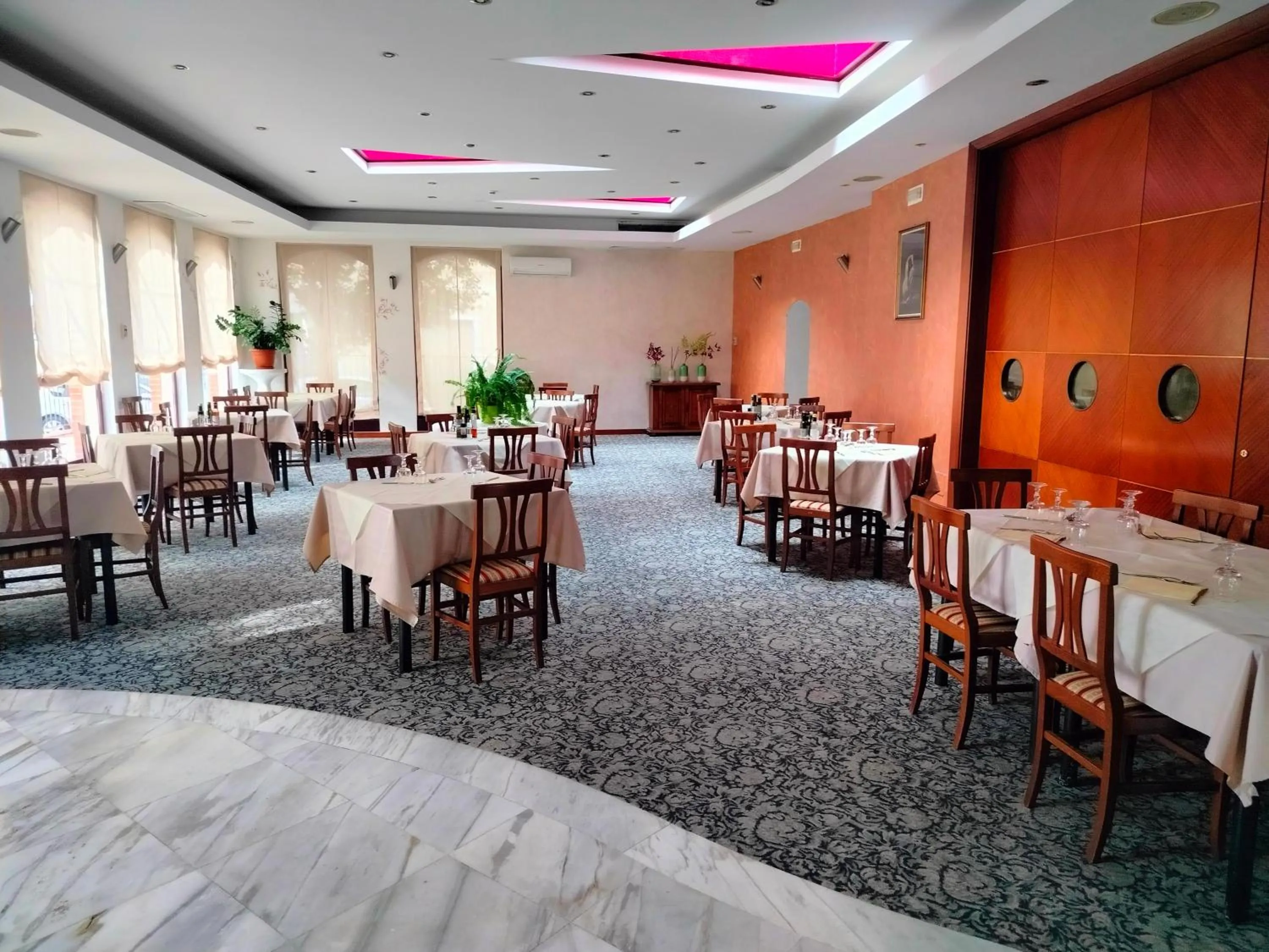 Restaurant/places to eat in Hotel Centrale