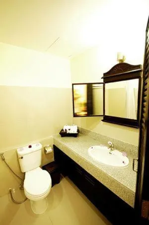 Bathroom, Bed in Royal Nakara Ao Nang