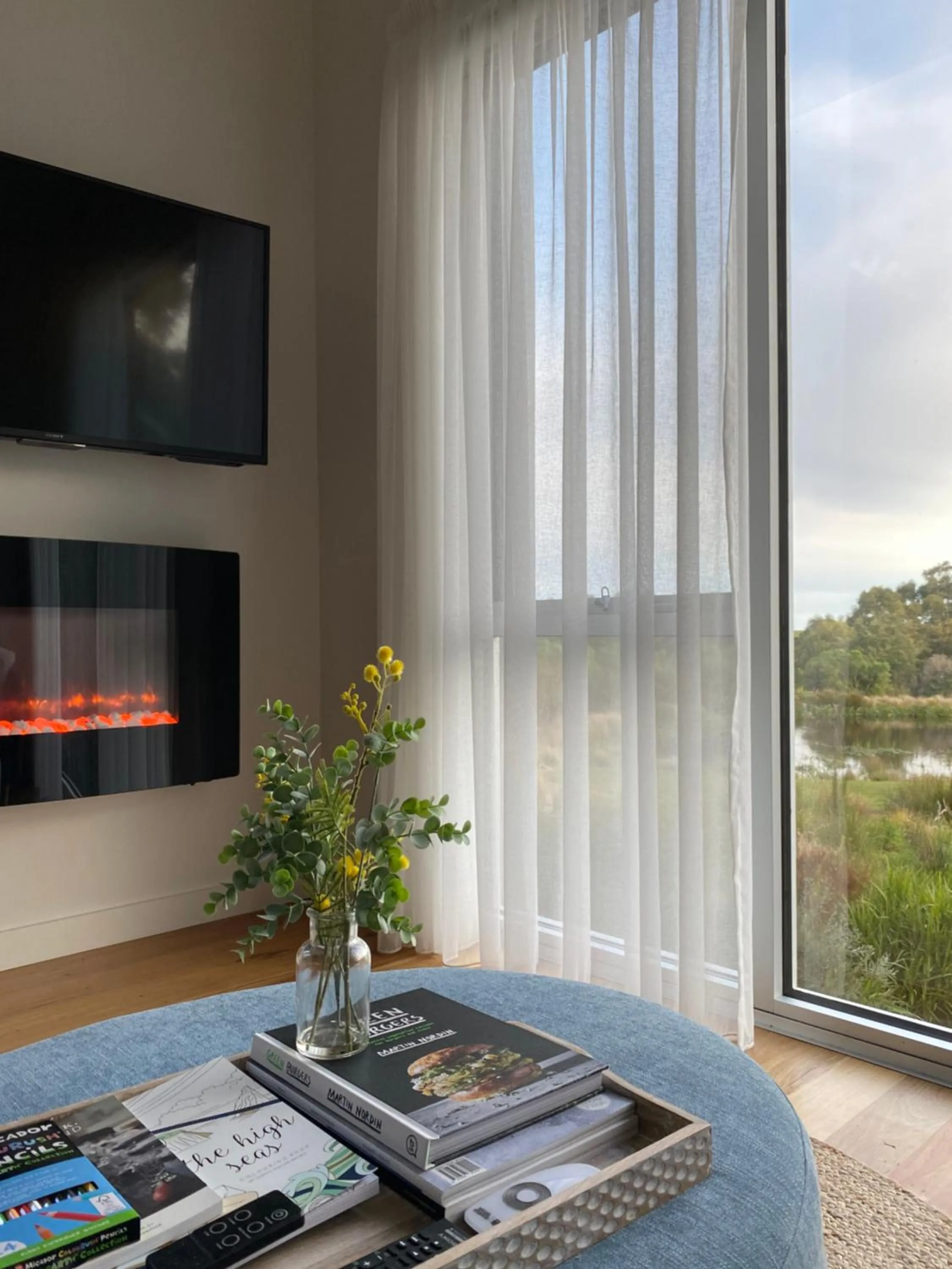 TV and multimedia in Messmates Luxury Eco Suites