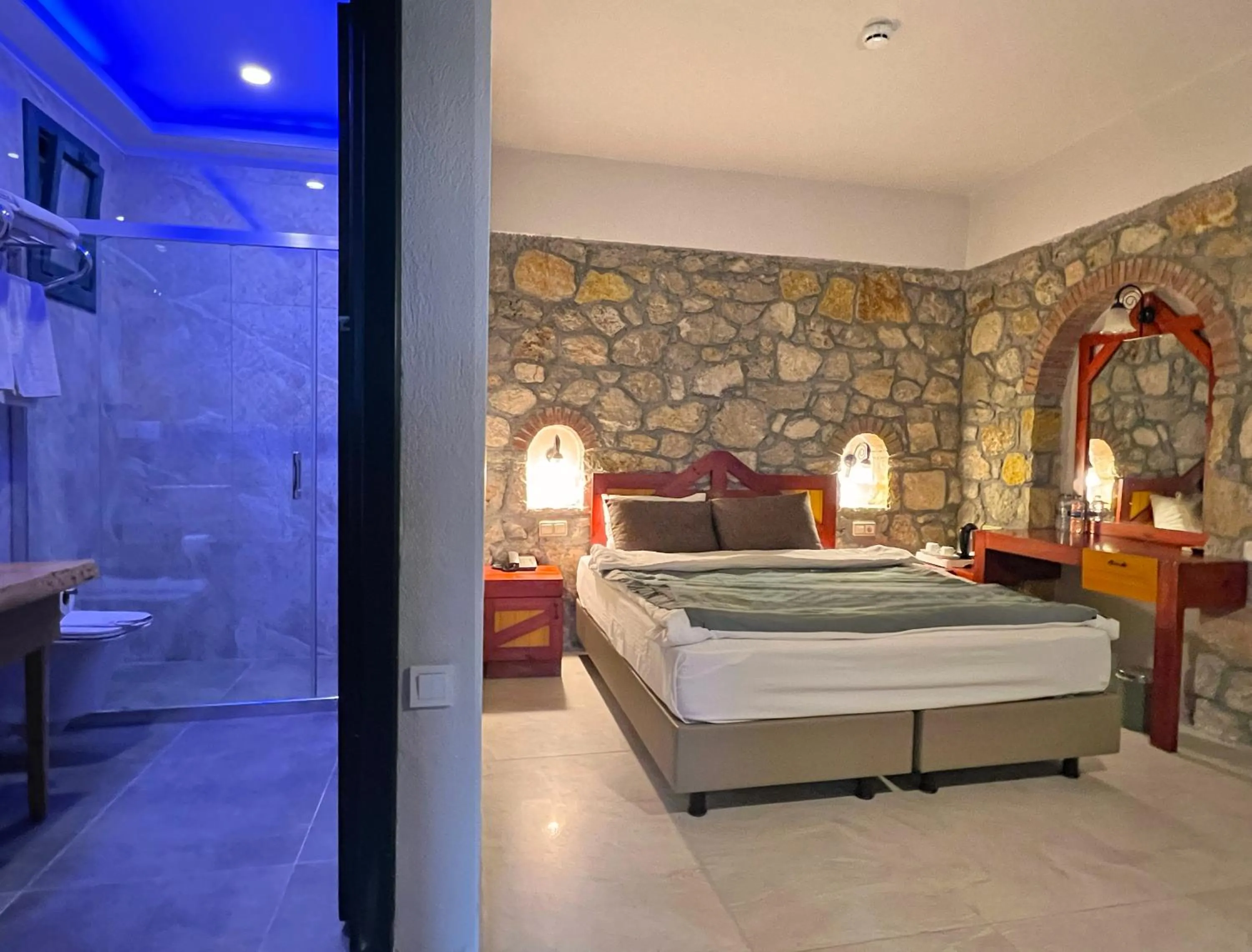 Bathroom, Bed in Symbola Oludeniz Beach Hotel