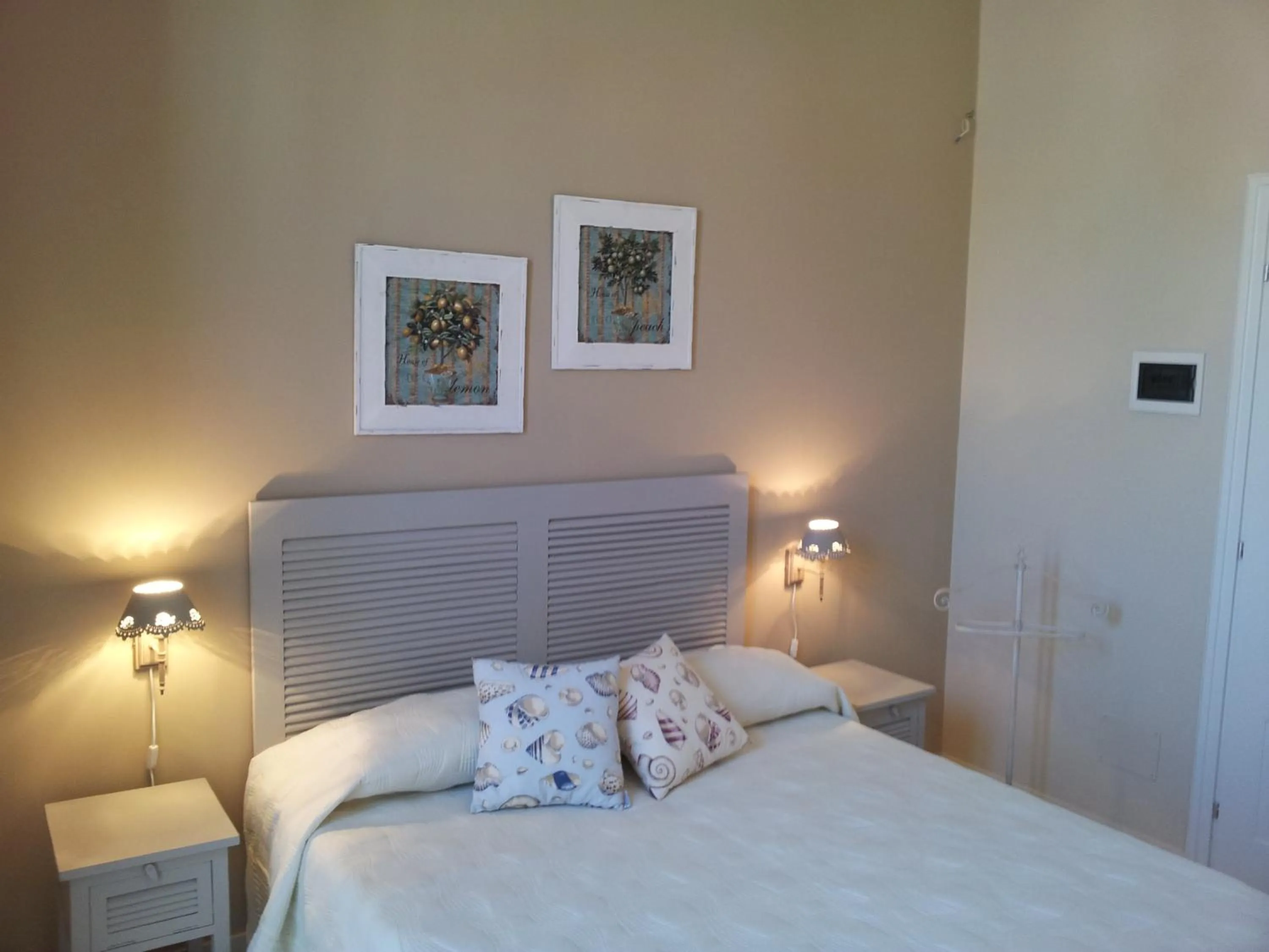 Decorative detail, Bed in B&B Torrente Antico