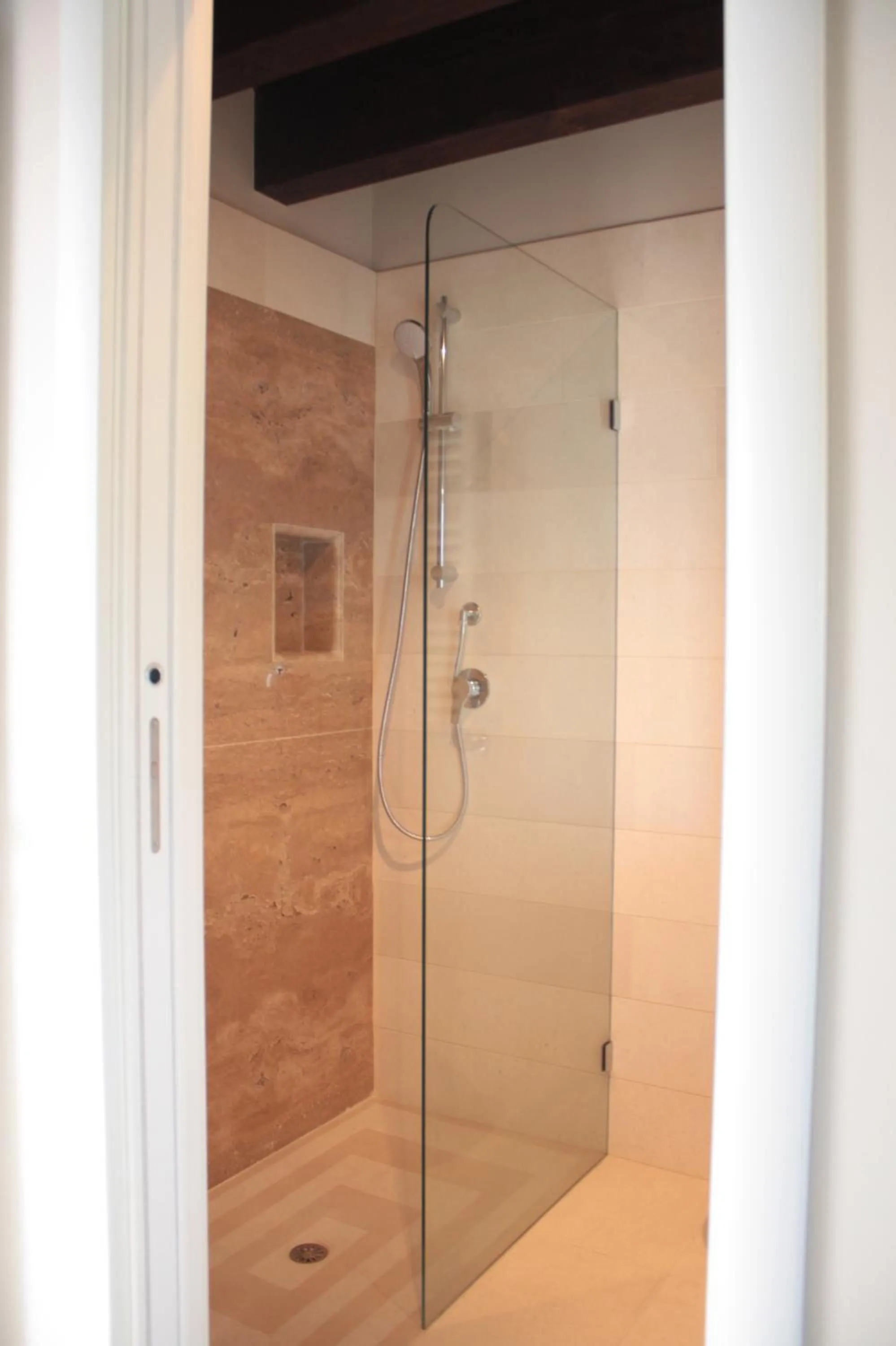 Shower in B&B Torrente Antico