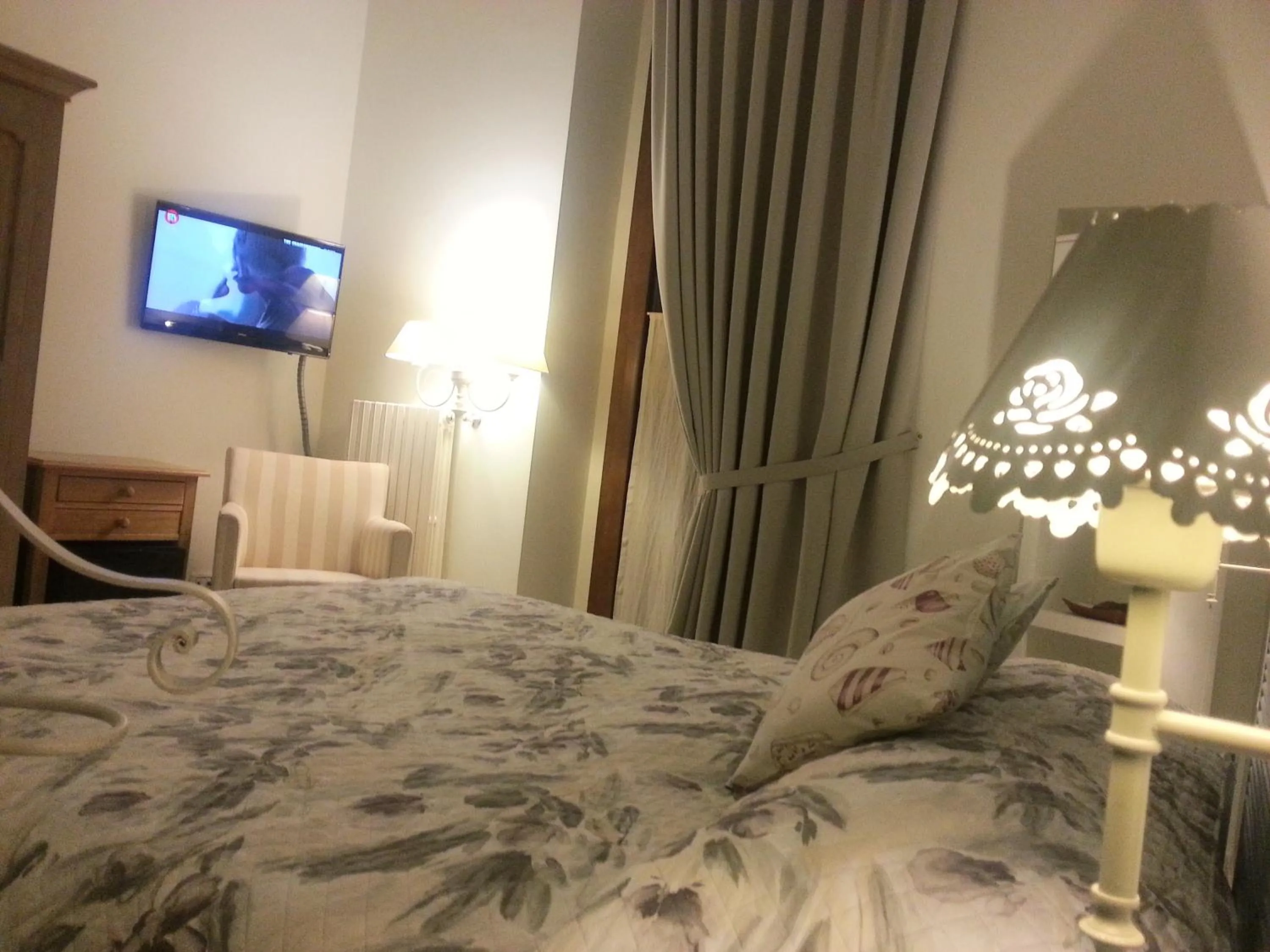 TV and multimedia, Bed in B&B Torrente Antico