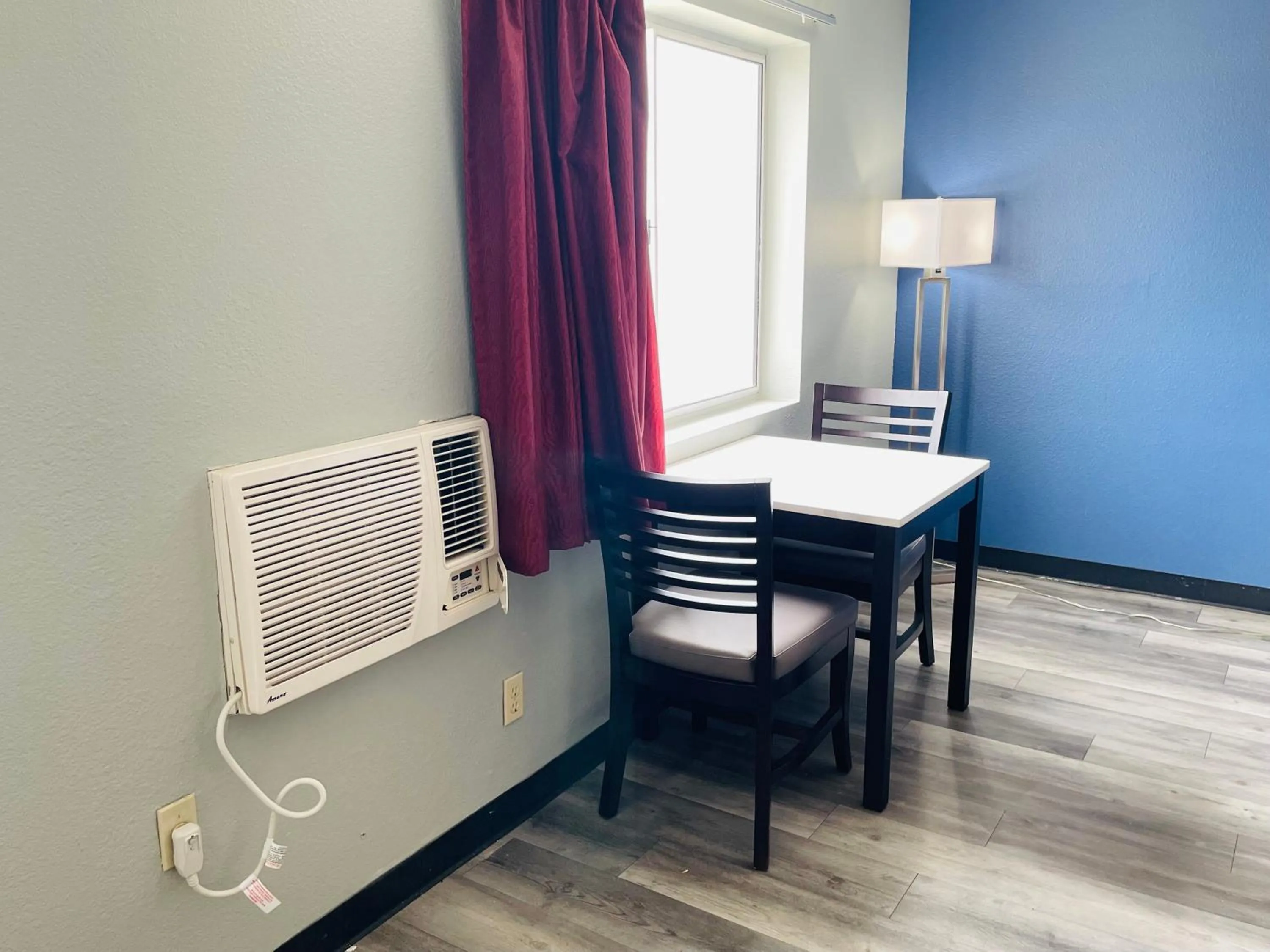Dining area in Americas Choice Inn & Suites