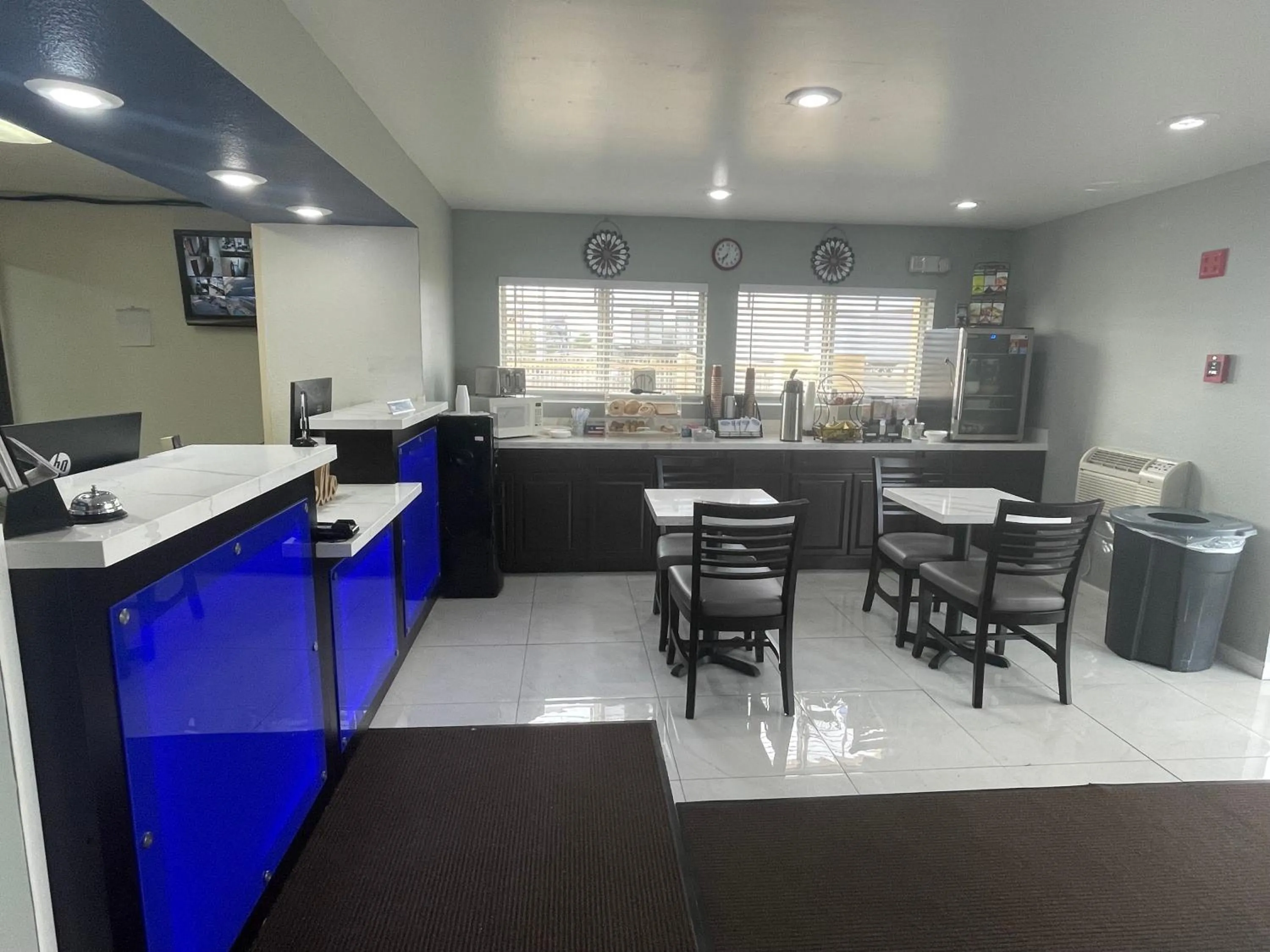 Lobby or reception in Americas Choice Inn & Suites