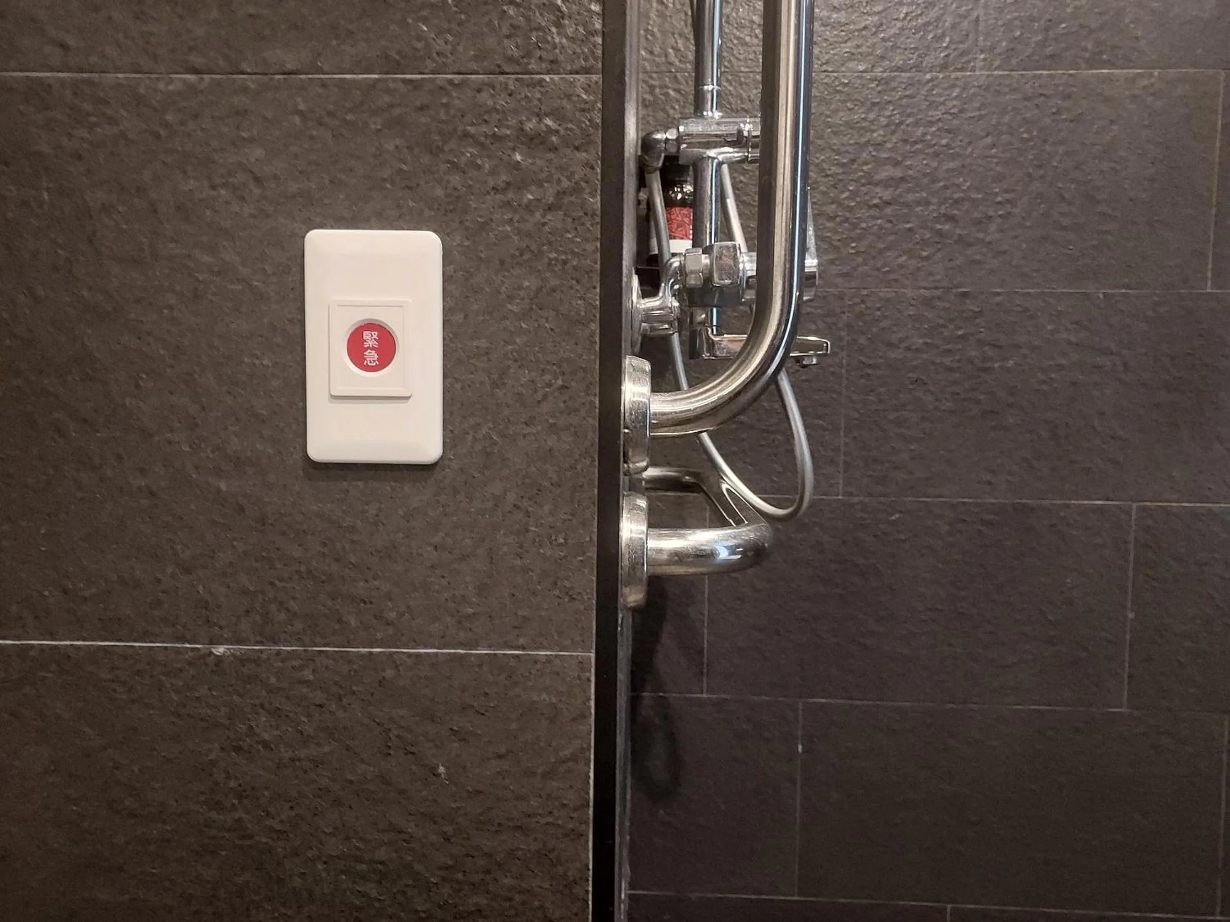 Bathroom in Royal Roi Hotel