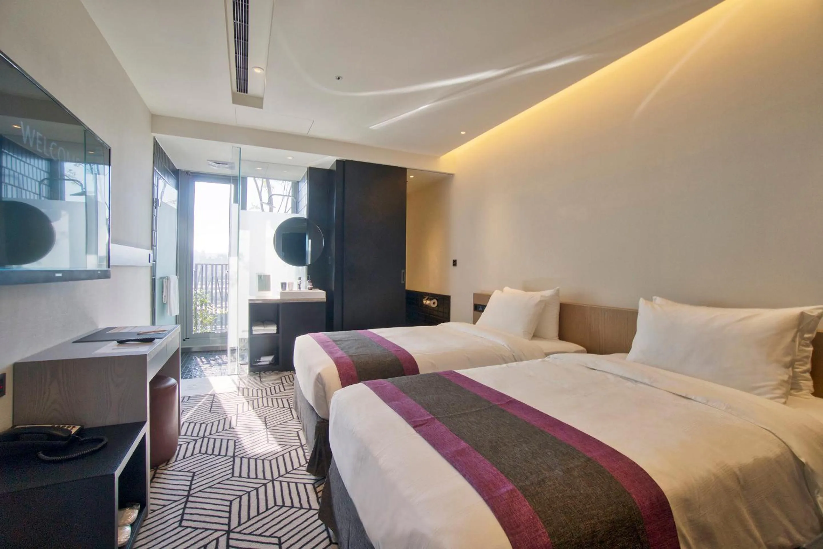 Photo of the whole room, Bed in Royal Roi Hotel