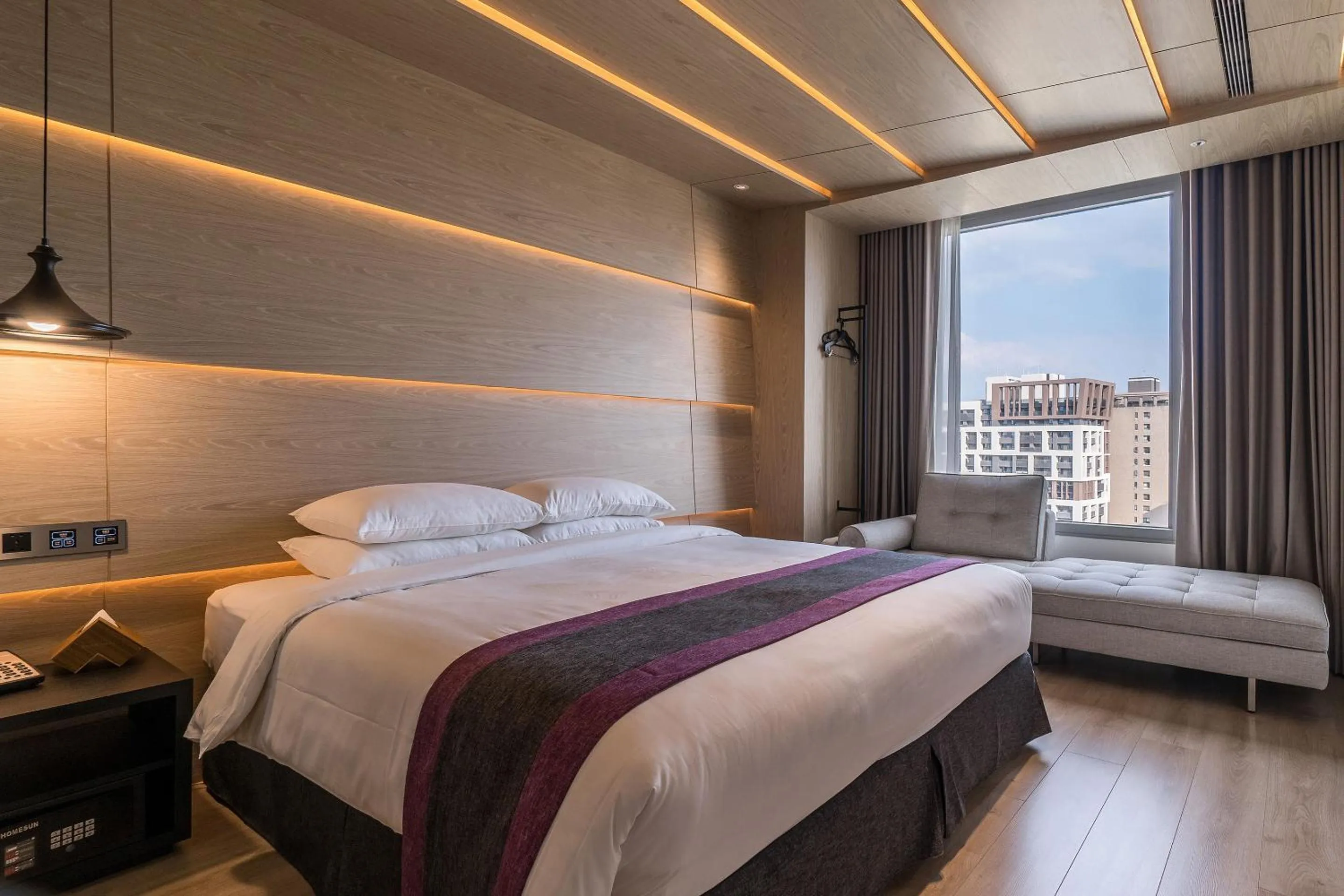 Photo of the whole room, Bed in Royal Roi Hotel