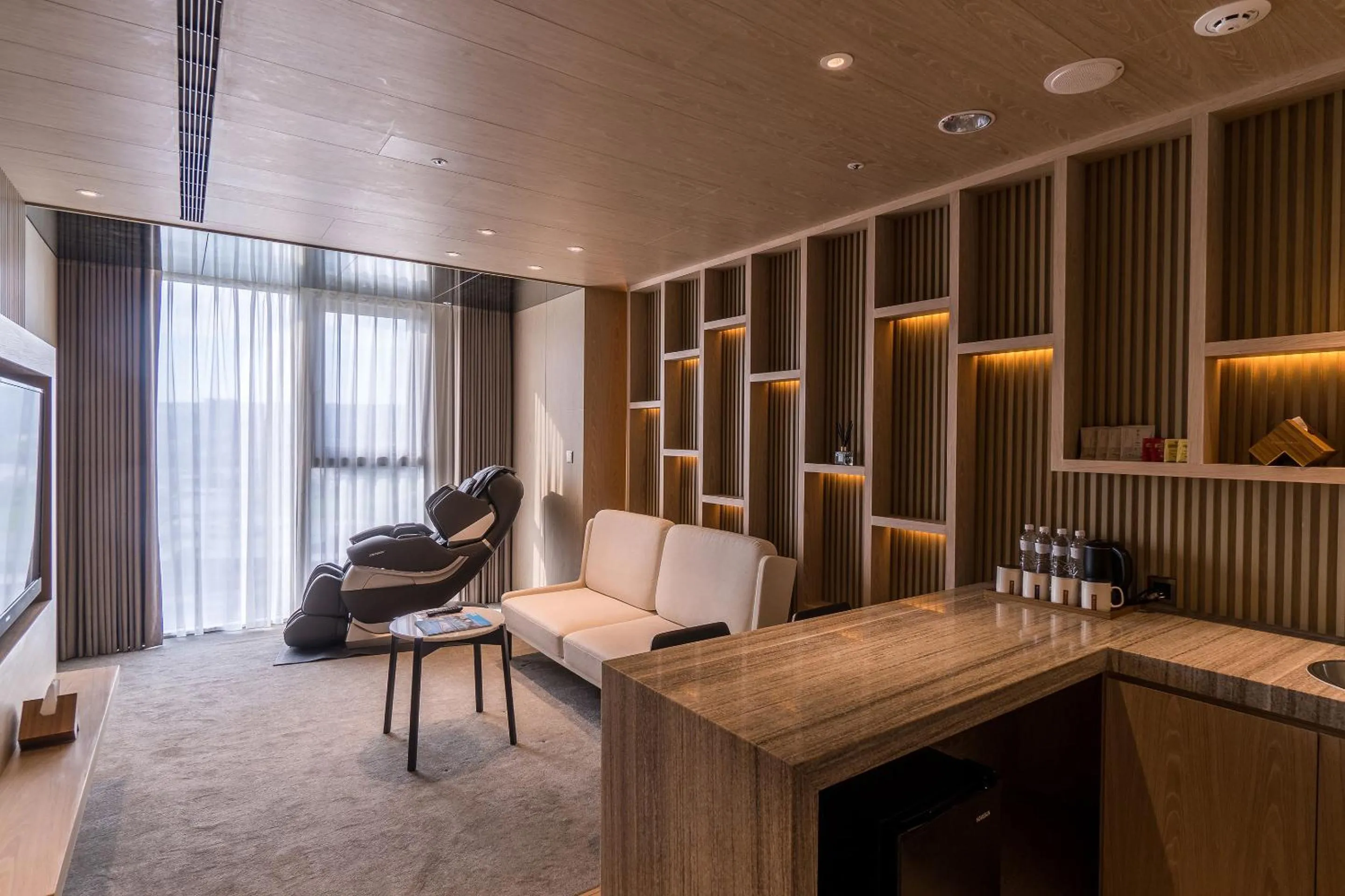 Photo of the whole room in Royal Roi Hotel