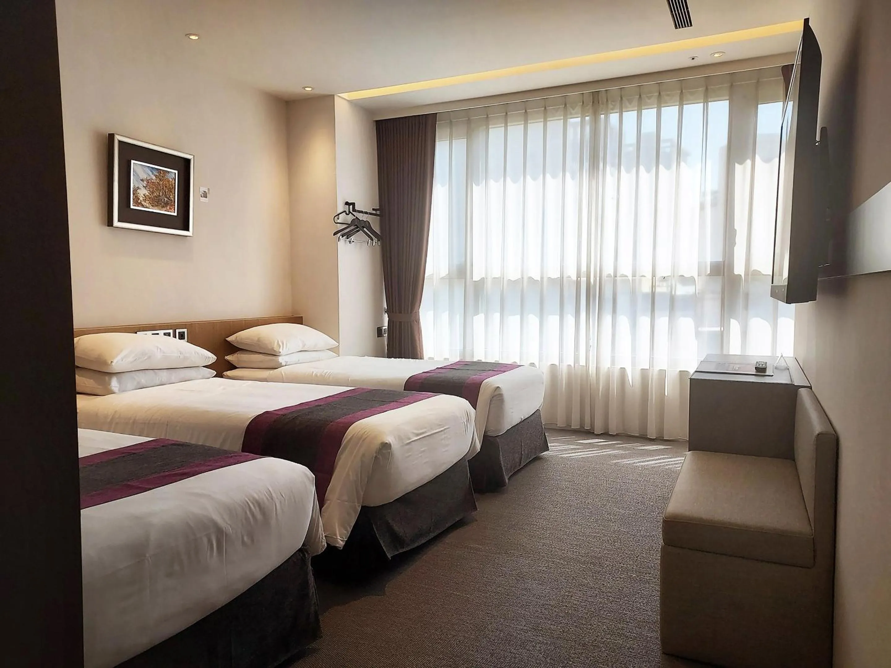 Photo of the whole room, Bed in Royal Roi Hotel