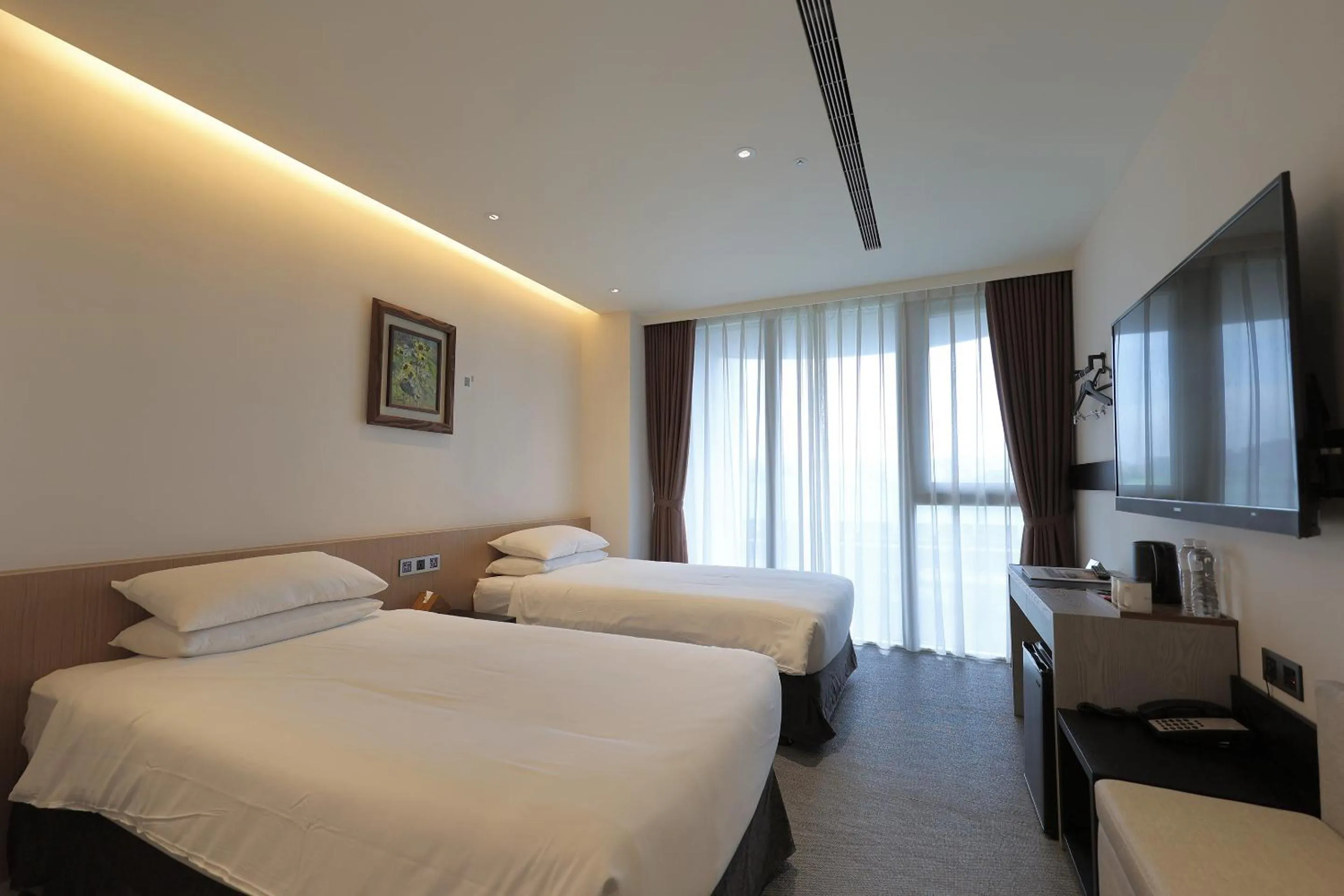 Photo of the whole room, Bed in Royal Roi Hotel