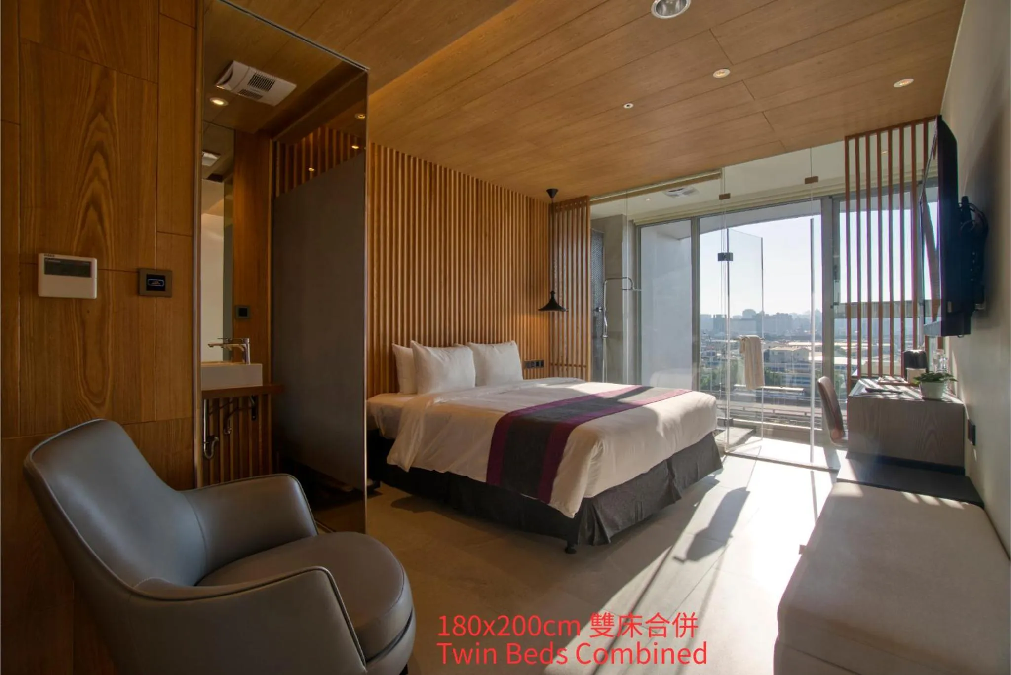 Bed in Royal Roi Hotel