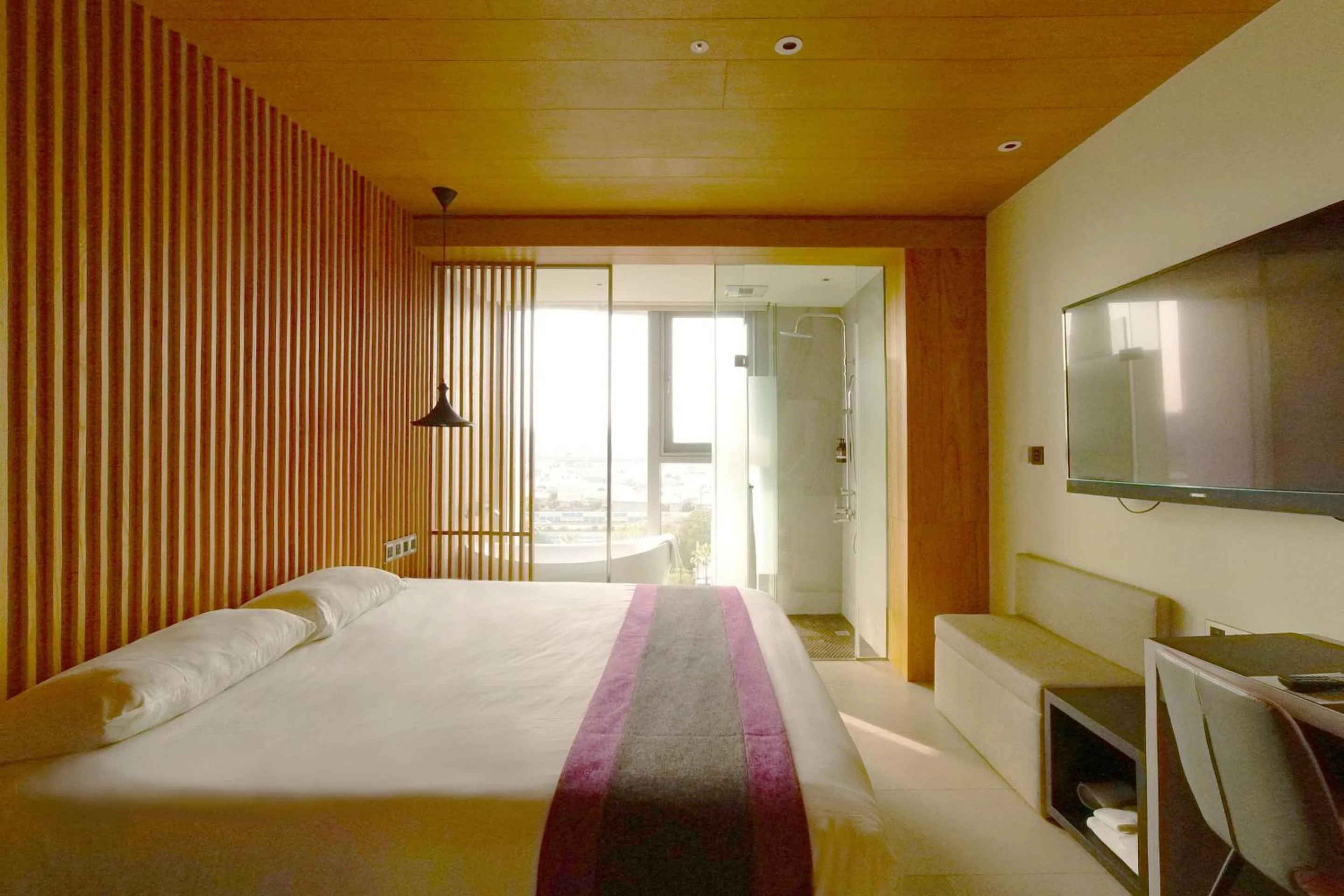 Photo of the whole room, Bed in Royal Roi Hotel