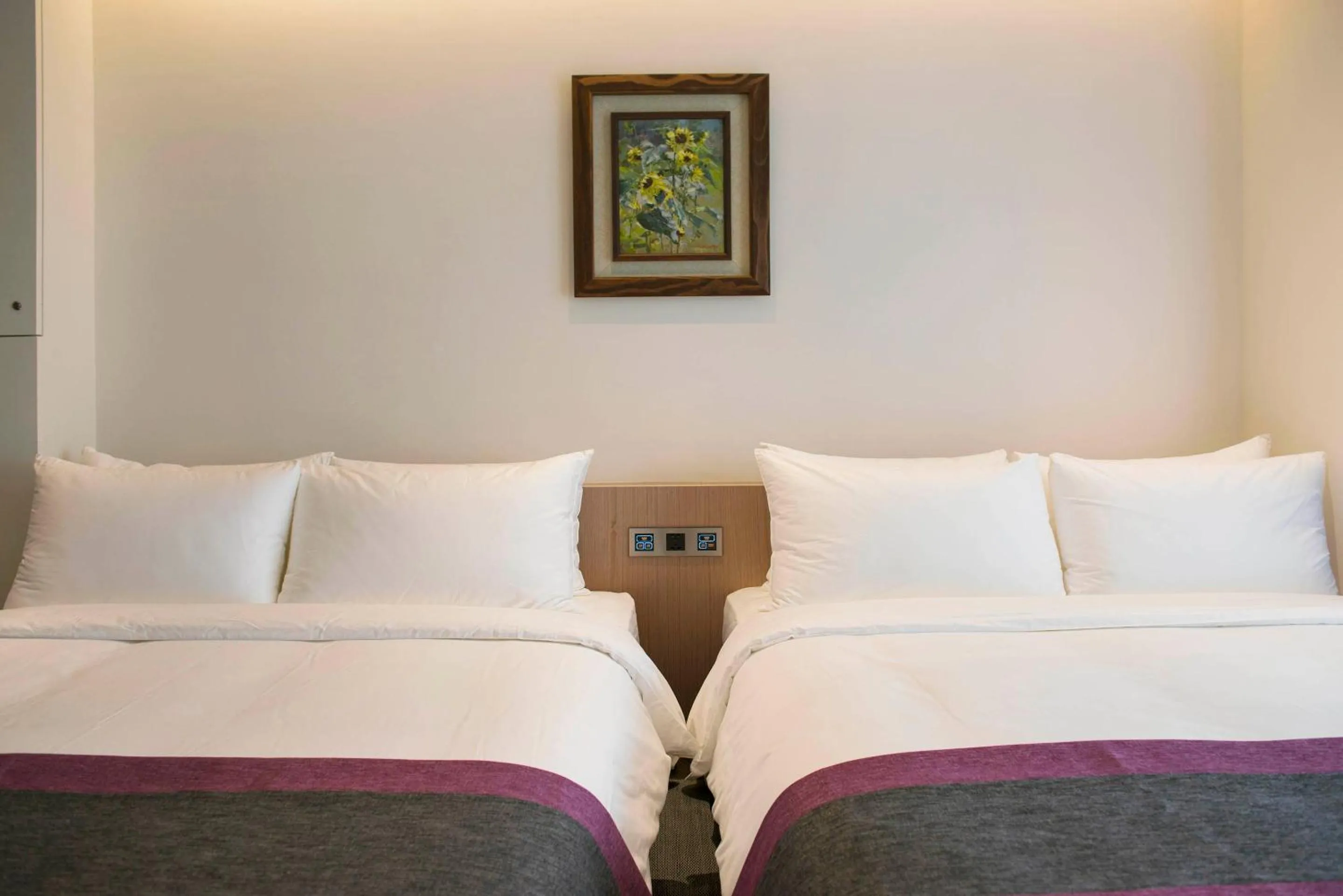 Bed in Royal Roi Hotel