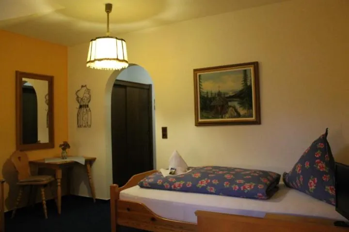 Bed in Hotel Schäfflerhof