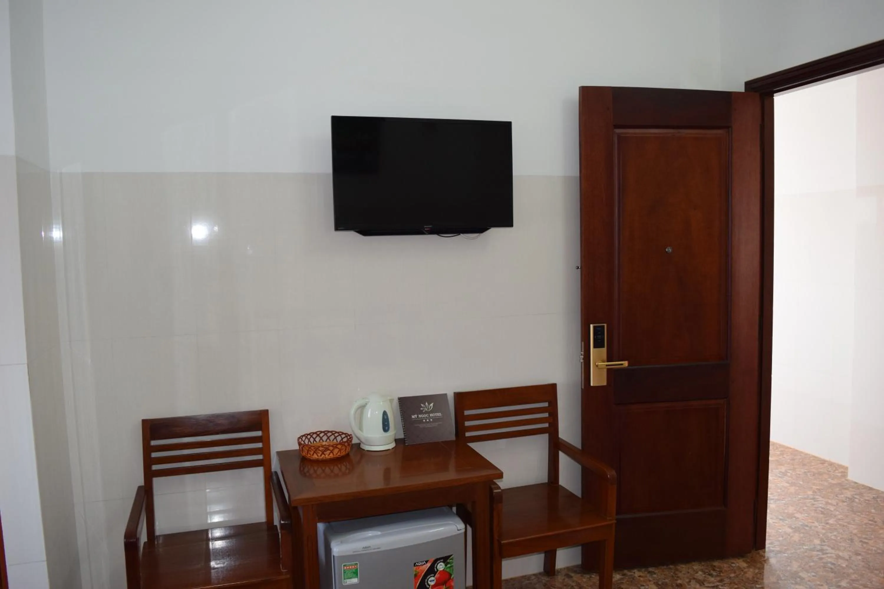 Communal lounge/ TV room in KHÁCH SẠN MỸ NGỌC