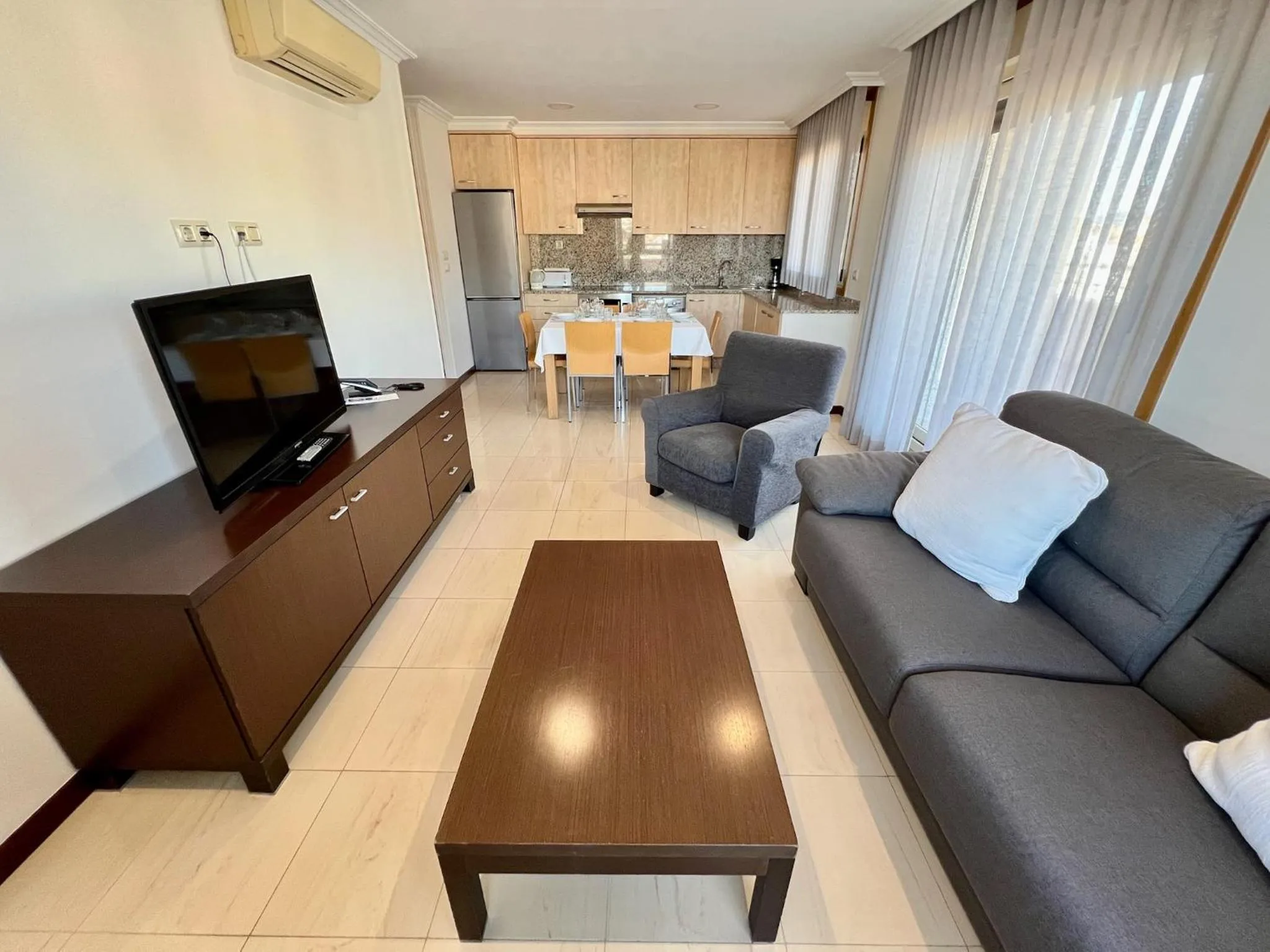 TV and multimedia in Apartamentos Mediterráneo Real