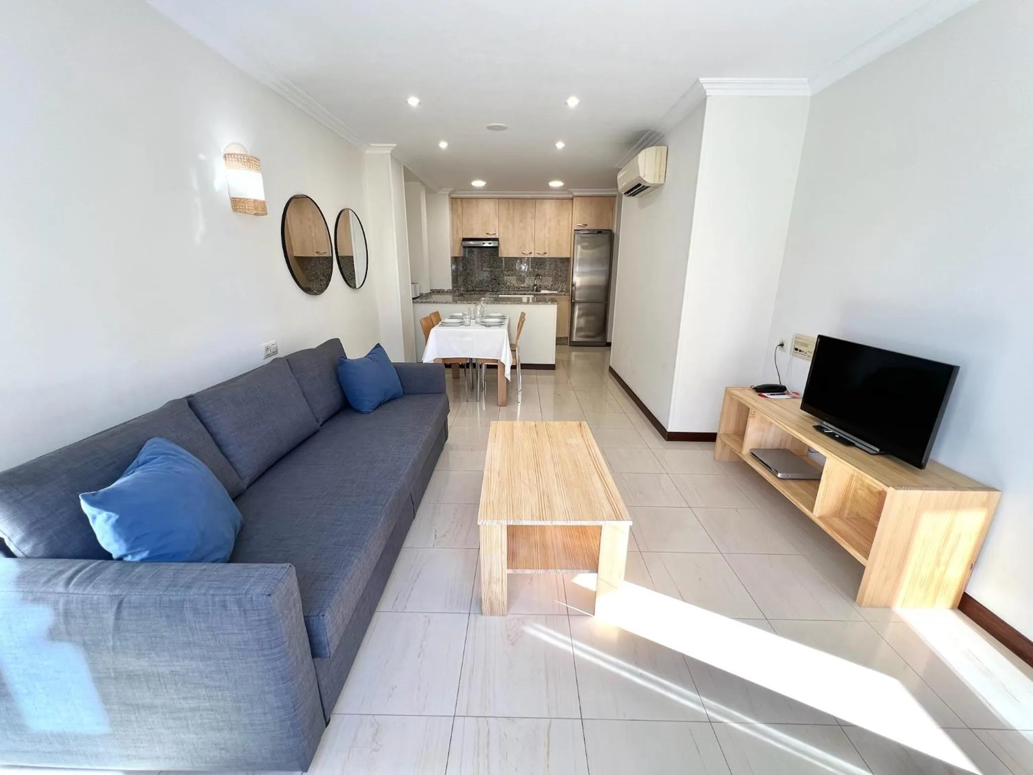 TV and multimedia in Apartamentos Mediterráneo Real