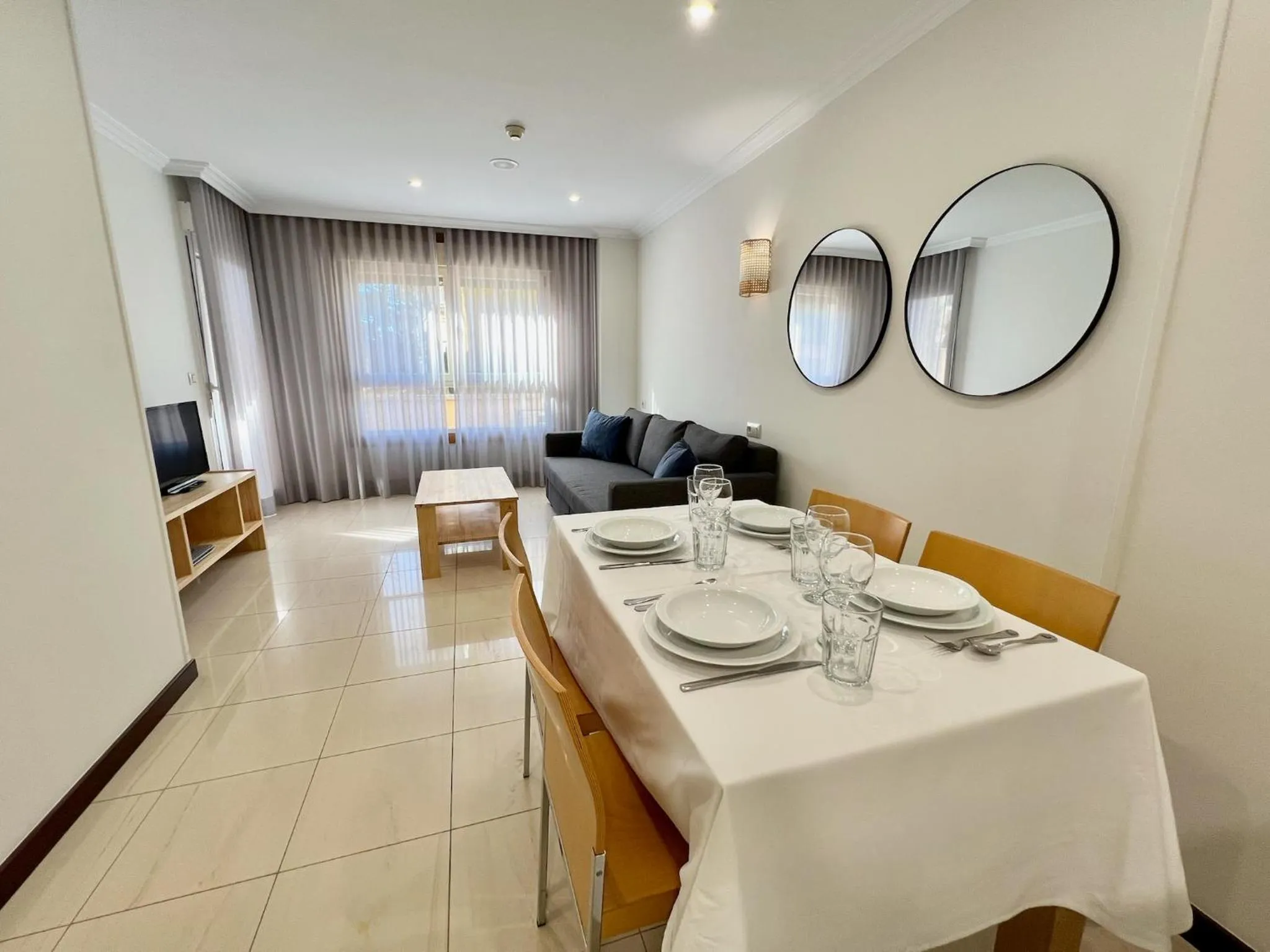 TV and multimedia in Apartamentos Mediterráneo Real