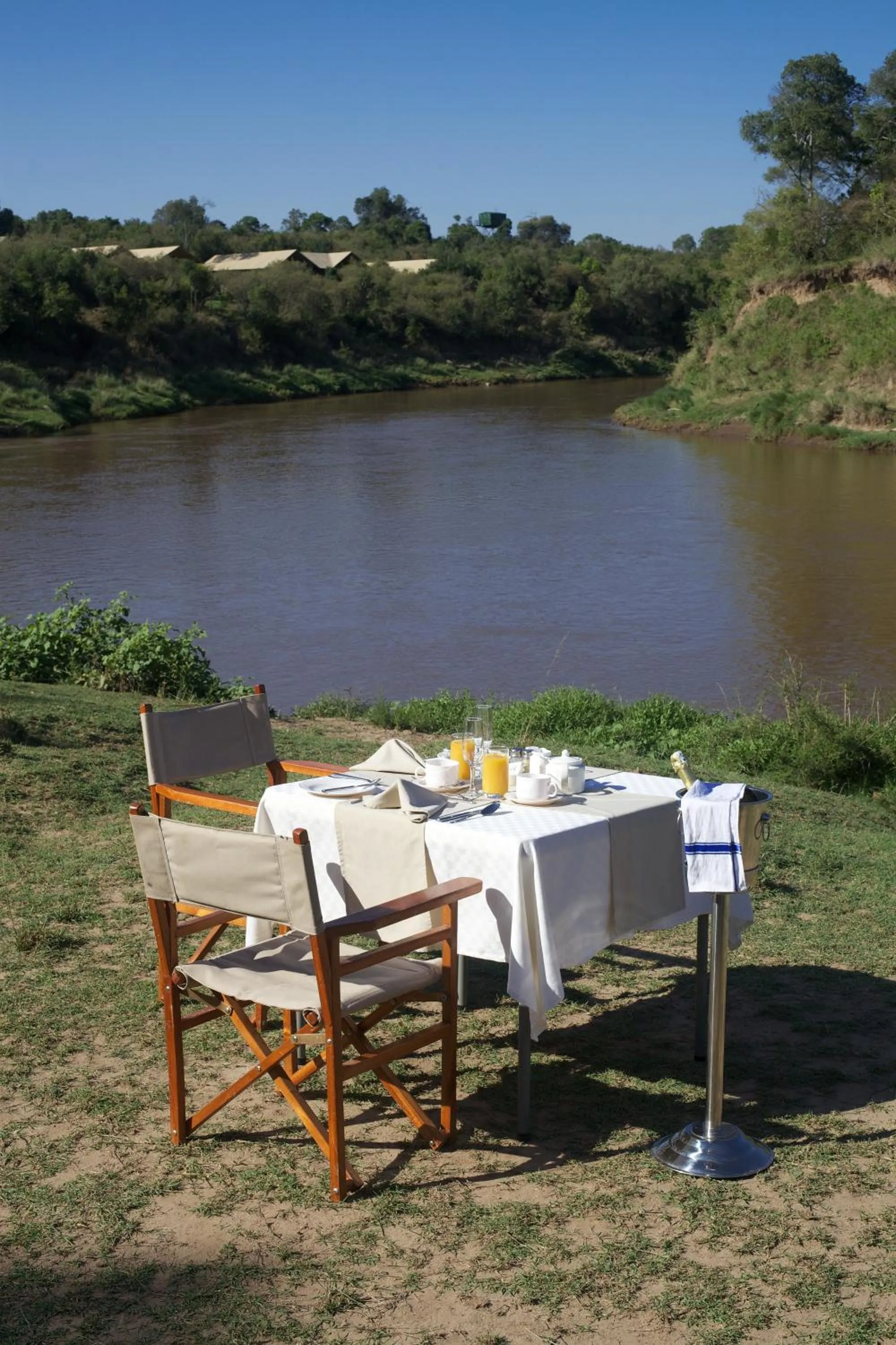 Restaurant/places to eat in Ashnil Mara Camp